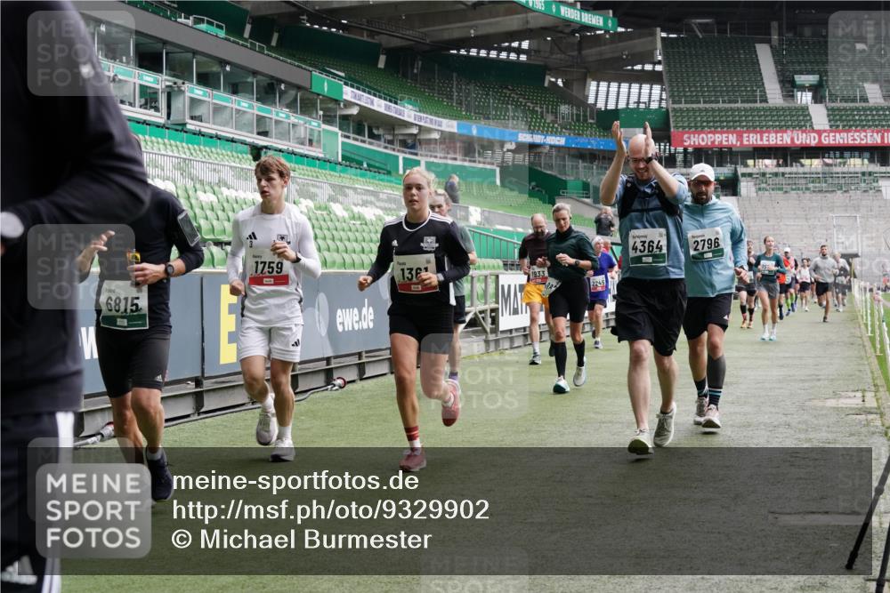 05.10.2025 - 20. swb-Marathon Bremen Michael Burmester http://msf.ph/oto/9329902 05.10.2025 13:01:43 Laufen im Stadion 58, 152, 156, 335, 428, 440, 488, 493, 546, 672, 772, 979, 1030, 1082, 1238, 1256, 1273, 1348, 1361, 1452, 1732, 1759, 1856, 1893, 1933, 1996, 2096, 2102, 2235, 2245, 2330, 2433, 2555, 2565, 2712, 2796, 2910, 2912, 2918, 2991, 2995, 3053, 3206, 3208, 3209, 3387, 3525, 3526, 3662, 3663, 3673, 3877, 4017, 4018, 4086, 4128, 4329, 4364, 4409, 4618, 4705, 4882, 4947, 4980, 5048, 5080, 5121, 5150, 5309, 5414, 5557, 5570, 5580, 5727, 5731, 5752, 5934, 5985, 6082, 6157 meine-sportfotos.de