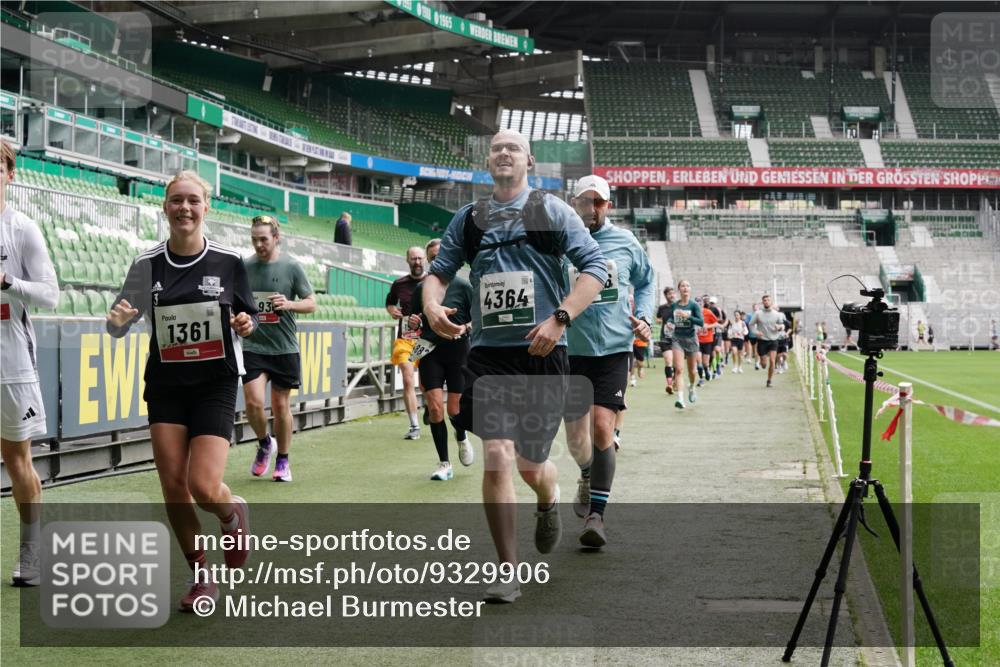 05.10.2025 - 20. swb-Marathon Bremen Michael Burmester http://msf.ph/oto/9329906 05.10.2025 13:01:44 Laufen im Stadion 58, 152, 156, 335, 428, 440, 488, 493, 546, 672, 772, 979, 1030, 1082, 1238, 1256, 1348, 1361, 1452, 1732, 1759, 1856, 1893, 1899, 1933, 1996, 2096, 2102, 2235, 2245, 2306, 2330, 2433, 2555, 2565, 2712, 2796, 2910, 2912, 2918, 2991, 2995, 3053, 3206, 3208, 3209, 3387, 3525, 3526, 3662, 3663, 3673, 3877, 4017, 4018, 4086, 4128, 4329, 4364, 4409, 4444, 4618, 4705, 4882, 4947, 4980, 5048, 5080, 5121, 5150, 5309, 5414, 5557, 5570, 5580, 5727, 5731, 5752, 5934, 5985, 6082, 6157 meine-sportfotos.de
