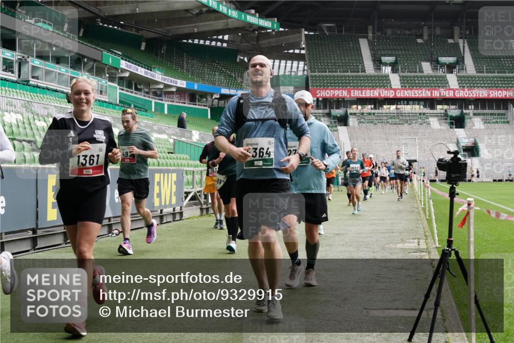 05.10.2025 - 20. swb-Marathon Bremen Michael Burmester http://msf.ph/oto/9329915 05.10.2025 13:01:44 Laufen im Stadion 58, 152, 156, 335, 428, 440, 488, 493, 546, 672, 772, 979, 1030, 1082, 1238, 1256, 1348, 1361, 1452, 1732, 1759, 1856, 1893, 1899, 1933, 1996, 2096, 2102, 2235, 2245, 2306, 2330, 2433, 2555, 2565, 2712, 2796, 2910, 2912, 2918, 2991, 2995, 3053, 3206, 3208, 3209, 3387, 3525, 3526, 3662, 3663, 3673, 3877, 4017, 4018, 4086, 4128, 4329, 4364, 4409, 4444, 4618, 4705, 4882, 4947, 4980, 5048, 5080, 5121, 5150, 5309, 5414, 5557, 5570, 5580, 5727, 5731, 5752, 5934, 5985, 6082, 6157 meine-sportfotos.de