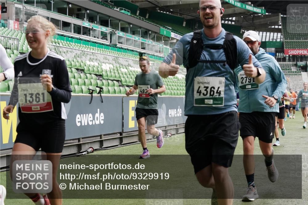 05.10.2025 - 20. swb-Marathon Bremen Michael Burmester http://msf.ph/oto/9329919 05.10.2025 13:01:45 Laufen im Stadion 58, 152, 335, 428, 440, 488, 493, 546, 672, 772, 979, 1030, 1082, 1238, 1256, 1348, 1361, 1452, 1732, 1759, 1856, 1893, 1899, 1933, 1996, 2096, 2102, 2143, 2235, 2245, 2306, 2330, 2433, 2555, 2565, 2712, 2796, 2910, 2912, 2918, 2991, 2995, 3053, 3206, 3208, 3209, 3387, 3525, 3526, 3662, 3663, 3673, 3877, 4017, 4018, 4086, 4128, 4329, 4364, 4409, 4444, 4618, 4705, 4882, 4947, 4980, 5048, 5080, 5121, 5150, 5309, 5414, 5557, 5570, 5580, 5727, 5731, 5752, 5934, 5985, 6082, 6157 meine-sportfotos.de