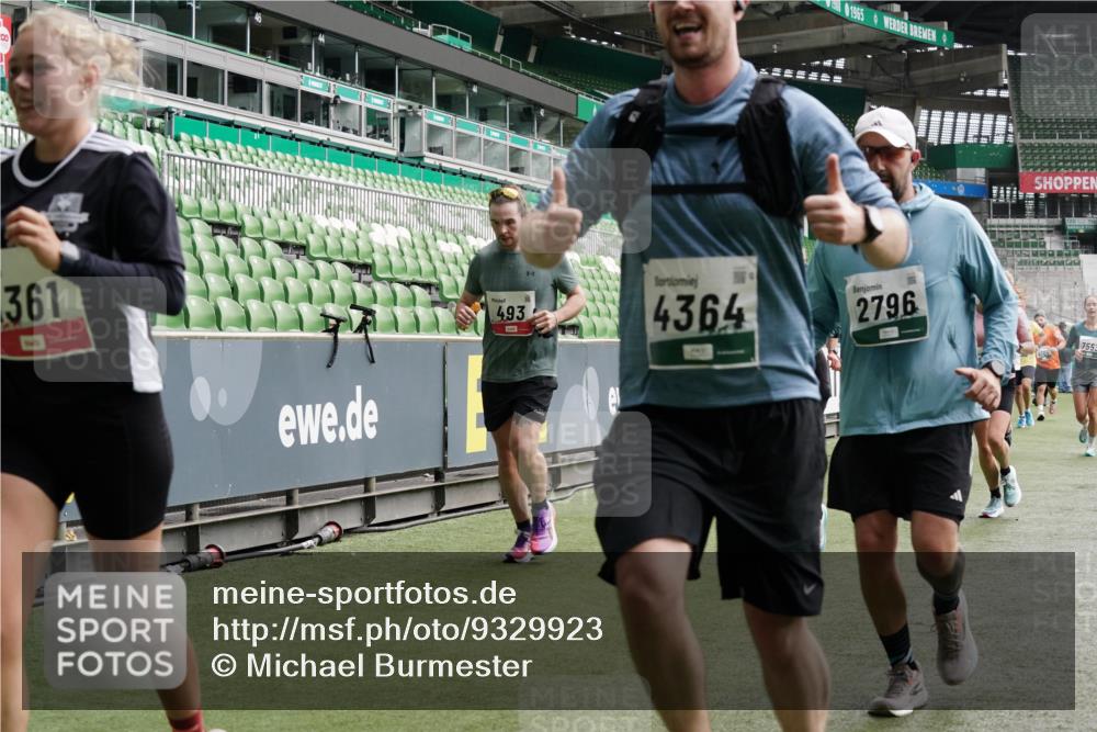 05.10.2025 - 20. swb-Marathon Bremen Michael Burmester http://msf.ph/oto/9329923 05.10.2025 13:01:45 Laufen im Stadion 58, 152, 335, 428, 440, 488, 493, 546, 672, 772, 979, 1030, 1082, 1238, 1256, 1348, 1361, 1452, 1732, 1759, 1856, 1893, 1899, 1933, 1996, 2096, 2102, 2143, 2235, 2245, 2306, 2330, 2433, 2555, 2565, 2712, 2796, 2910, 2912, 2918, 2991, 2995, 3053, 3206, 3208, 3209, 3387, 3525, 3526, 3662, 3663, 3673, 3877, 4017, 4018, 4086, 4128, 4329, 4364, 4409, 4444, 4618, 4705, 4882, 4947, 4980, 5048, 5080, 5121, 5150, 5309, 5414, 5557, 5570, 5580, 5727, 5731, 5752, 5934, 5985, 6082, 6157 meine-sportfotos.de