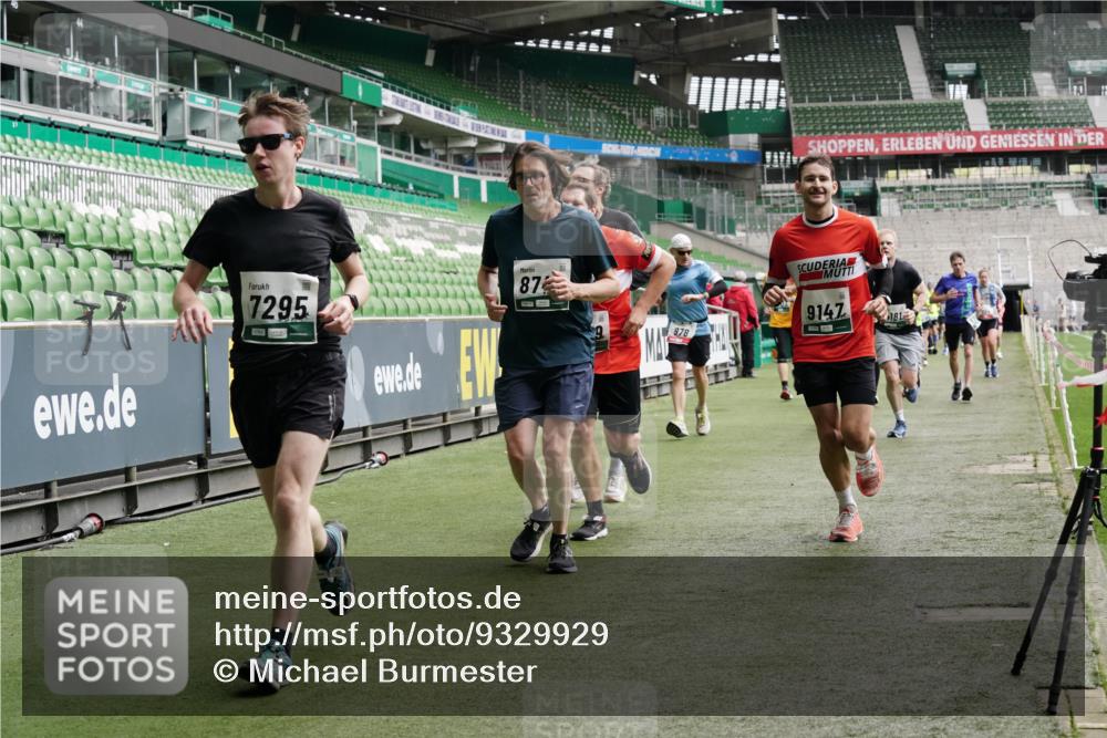 05.10.2025 - 20. swb-Marathon Bremen Michael Burmester http://msf.ph/oto/9329929 05.10.2025 12:59:47 Laufen im Stadion 27, 99, 226, 627, 807, 860, 954, 978, 1043, 1516, 1525, 1548, 1598, 1711, 1843, 1854, 2609, 2663, 2782, 2866, 2941, 2945, 3086, 3087, 3104, 3169, 3230, 3592, 3747, 3783, 3888, 4181, 4220, 4380, 4395, 4486, 4536, 4824, 4827, 5493, 5510, 6030, 6126, 6374, 6439, 6536, 6674, 6881, 7201, 7262, 7295, 7307, 7398, 7421, 7467, 7511, 7537, 7598, 7679, 7906, 7929, 8097, 8214, 8258, 8372, 8485, 8699, 8981, 9072, 10526, 219, 586, 667, 1229, 1843 meine-sportfotos.de