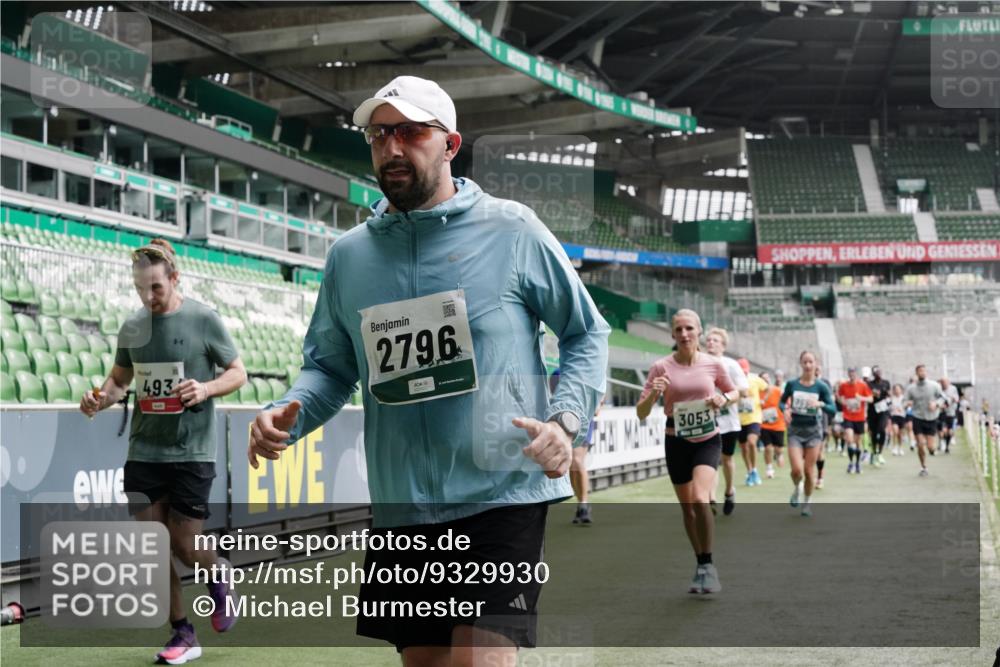 05.10.2025 - 20. swb-Marathon Bremen Michael Burmester http://msf.ph/oto/9329930 05.10.2025 13:01:46 Laufen im Stadion 58, 152, 335, 428, 440, 488, 493, 546, 672, 772, 979, 1030, 1082, 1238, 1256, 1348, 1361, 1452, 1732, 1759, 1856, 1893, 1899, 1933, 1996, 2096, 2102, 2143, 2235, 2245, 2306, 2433, 2555, 2565, 2712, 2796, 2910, 2912, 2918, 2991, 2995, 3053, 3206, 3208, 3209, 3387, 3525, 3526, 3662, 3663, 3673, 3877, 4017, 4018, 4086, 4128, 4329, 4364, 4409, 4444, 4618, 4705, 4882, 4947, 4980, 5048, 5080, 5150, 5309, 5414, 5557, 5570, 5580, 5727, 5731, 5752, 5934, 5985, 6082, 6157 meine-sportfotos.de