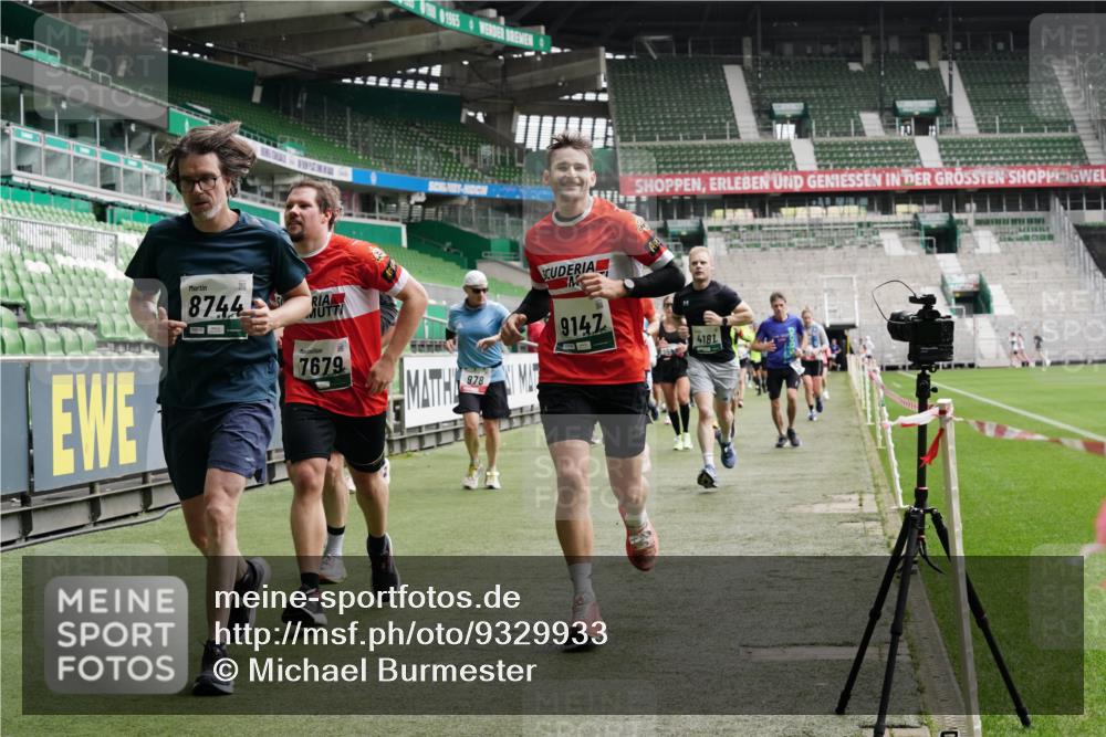 05.10.2025 - 20. swb-Marathon Bremen Michael Burmester http://msf.ph/oto/9329933 05.10.2025 12:59:47 Laufen im Stadion 27, 99, 226, 627, 807, 860, 954, 978, 1043, 1516, 1525, 1548, 1598, 1711, 1843, 1854, 2609, 2663, 2782, 2866, 2941, 2945, 3086, 3087, 3104, 3169, 3230, 3592, 3747, 3783, 3888, 4181, 4220, 4380, 4395, 4486, 4536, 4824, 4827, 5493, 5510, 6030, 6126, 6374, 6439, 6536, 6674, 6881, 7201, 7262, 7295, 7307, 7398, 7421, 7467, 7511, 7537, 7598, 7679, 7906, 7929, 8097, 8214, 8258, 8372, 8485, 8699, 8981, 9072, 10526, 219, 586, 667, 1229, 1843 meine-sportfotos.de