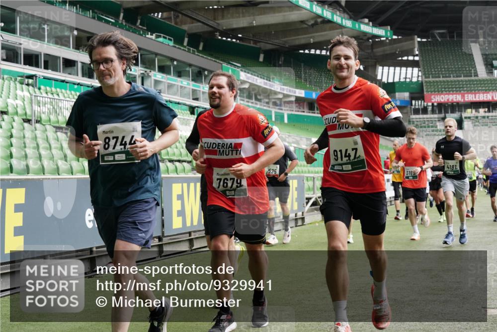 05.10.2025 - 20. swb-Marathon Bremen Michael Burmester http://msf.ph/oto/9329941 05.10.2025 12:59:48 Laufen im Stadion 27, 99, 226, 627, 807, 860, 954, 978, 1043, 1516, 1525, 1548, 1598, 1711, 1854, 2609, 2663, 2782, 2866, 2941, 2945, 3086, 3087, 3104, 3169, 3177, 3230, 3592, 3747, 3783, 3888, 4181, 4220, 4380, 4395, 4486, 4536, 4824, 4827, 5493, 5510, 6030, 6126, 6374, 6439, 6536, 6674, 6881, 7201, 7262, 7295, 7307, 7398, 7421, 7467, 7511, 7537, 7598, 7679, 7906, 7929, 8097, 8214, 8258, 8372, 8485, 8699, 8981, 9072, 10526, 219, 586, 667, 1229, 1843 meine-sportfotos.de
