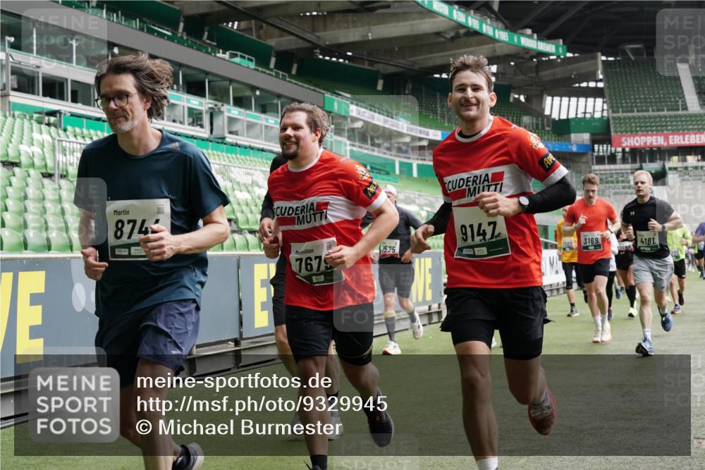 05.10.2025 - 20. swb-Marathon Bremen Michael Burmester http://msf.ph/oto/9329945 05.10.2025 12:59:48 Laufen im Stadion 27, 99, 226, 627, 807, 860, 954, 978, 1043, 1516, 1525, 1548, 1598, 1711, 1854, 2609, 2663, 2782, 2866, 2941, 2945, 3086, 3087, 3104, 3169, 3177, 3230, 3592, 3747, 3783, 3888, 4181, 4220, 4380, 4395, 4486, 4536, 4824, 4827, 5493, 5510, 6030, 6126, 6374, 6439, 6536, 6674, 6881, 7201, 7262, 7295, 7307, 7398, 7421, 7467, 7511, 7537, 7598, 7679, 7906, 7929, 8097, 8214, 8258, 8372, 8485, 8699, 8981, 9072, 10526, 219, 586, 667, 1229, 1843 meine-sportfotos.de