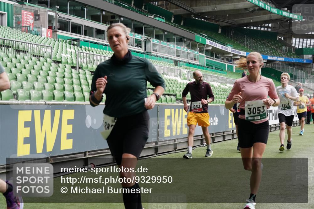 05.10.2025 - 20. swb-Marathon Bremen Michael Burmester http://msf.ph/oto/9329950 05.10.2025 13:01:47 Laufen im Stadion 58, 152, 335, 428, 440, 488, 493, 546, 672, 772, 979, 1030, 1082, 1238, 1256, 1348, 1361, 1452, 1732, 1759, 1856, 1893, 1899, 1933, 1996, 2096, 2102, 2143, 2235, 2245, 2306, 2433, 2555, 2565, 2712, 2796, 2910, 2912, 2918, 2991, 2995, 3053, 3206, 3208, 3387, 3525, 3526, 3662, 3663, 3673, 3877, 3926, 4017, 4018, 4086, 4128, 4329, 4364, 4409, 4444, 4564, 4618, 4705, 4882, 4947, 4980, 5048, 5080, 5150, 5309, 5557, 5570, 5580, 5731, 5752, 5934, 5985, 6082, 6157 meine-sportfotos.de