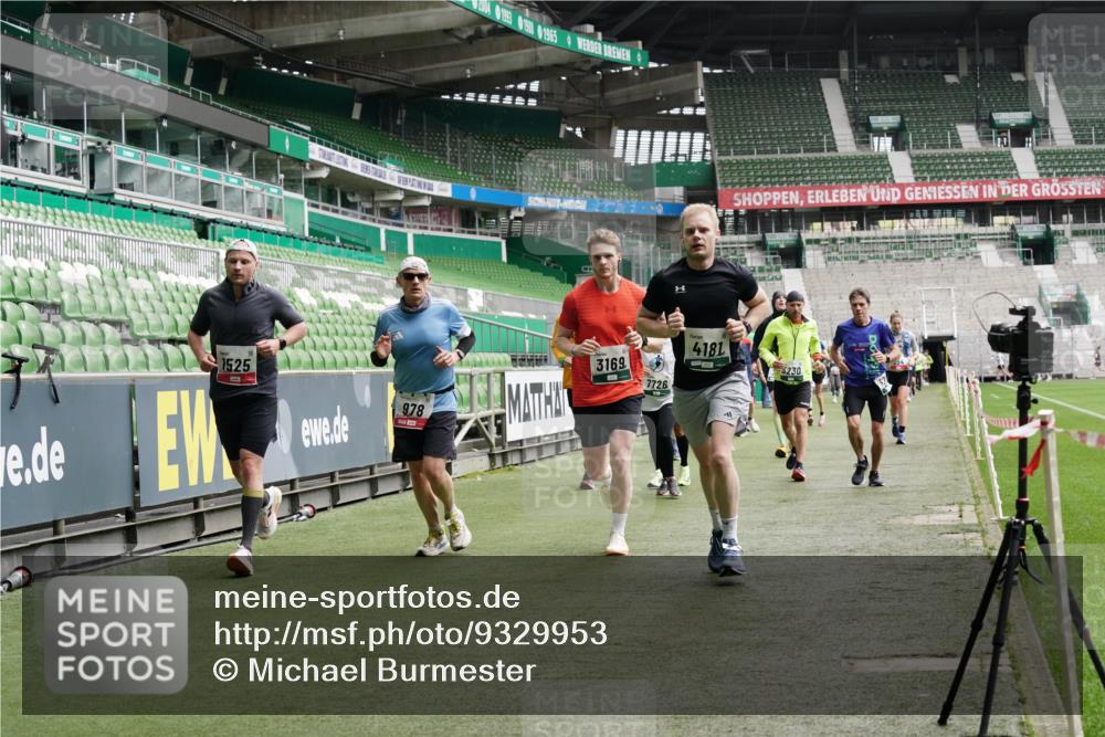 05.10.2025 - 20. swb-Marathon Bremen Michael Burmester http://msf.ph/oto/9329953 05.10.2025 12:59:49 Laufen im Stadion 27, 99, 226, 627, 807, 860, 954, 978, 1043, 1516, 1525, 1548, 1598, 1711, 1854, 2609, 2663, 2782, 2866, 2941, 2945, 3086, 3087, 3104, 3169, 3177, 3230, 3549, 3592, 3747, 3783, 3888, 4181, 4220, 4380, 4395, 4486, 4536, 4824, 4827, 5493, 5510, 5627, 6030, 6126, 6208, 6374, 6439, 6536, 6674, 6881, 7201, 7262, 7295, 7307, 7398, 7421, 7467, 7511, 7537, 7598, 7679, 7906, 7929, 8097, 8214, 8258, 8372, 8485, 8699, 8981, 9072, 10526, 219, 586, 667, 1229, 1843 meine-sportfotos.de
