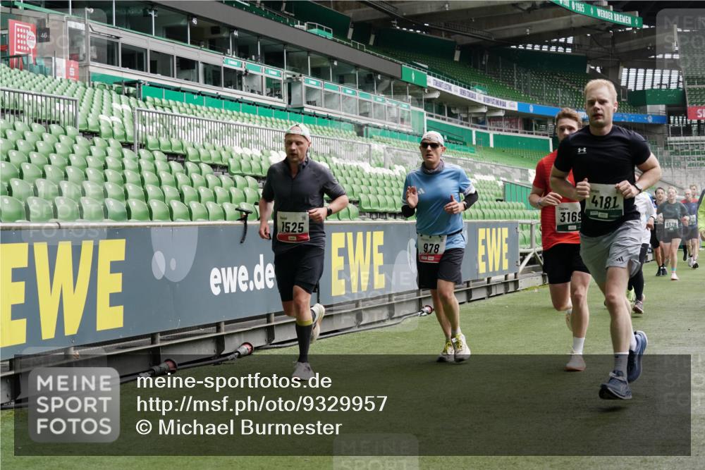 05.10.2025 - 20. swb-Marathon Bremen Michael Burmester http://msf.ph/oto/9329957 05.10.2025 12:59:50 Laufen im Stadion 27, 99, 226, 271, 627, 807, 860, 954, 978, 1043, 1516, 1525, 1548, 1598, 1711, 1854, 2609, 2663, 2782, 2866, 2945, 3086, 3087, 3104, 3169, 3177, 3230, 3549, 3592, 3747, 3783, 3888, 4046, 4181, 4220, 4380, 4395, 4486, 4536, 4824, 4827, 5493, 5510, 5627, 6030, 6126, 6208, 6374, 6439, 6536, 6674, 6881, 7201, 7262, 7295, 7307, 7398, 7421, 7467, 7511, 7537, 7598, 7679, 7906, 7929, 8097, 8214, 8258, 8372, 8485, 8699, 8981, 9072, 10526, 219, 586, 667, 1229, 1843 meine-sportfotos.de