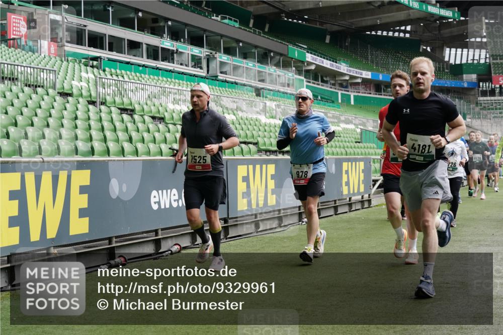 05.10.2025 - 20. swb-Marathon Bremen Michael Burmester http://msf.ph/oto/9329961 05.10.2025 12:59:50 Laufen im Stadion 27, 99, 226, 271, 627, 807, 860, 954, 978, 1043, 1516, 1525, 1548, 1598, 1711, 1854, 2609, 2663, 2782, 2866, 2945, 3086, 3087, 3104, 3169, 3177, 3230, 3549, 3592, 3747, 3783, 3888, 4046, 4181, 4220, 4380, 4395, 4486, 4536, 4824, 4827, 5493, 5510, 5627, 6030, 6126, 6208, 6374, 6439, 6536, 6674, 6881, 7201, 7262, 7295, 7307, 7398, 7421, 7467, 7511, 7537, 7598, 7679, 7906, 7929, 8097, 8214, 8258, 8372, 8485, 8699, 8981, 9072, 10526, 219, 586, 667, 1229, 1843 meine-sportfotos.de