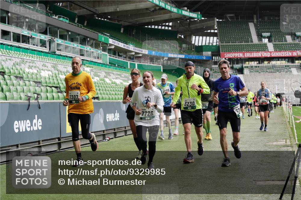 05.10.2025 - 20. swb-Marathon Bremen Michael Burmester http://msf.ph/oto/9329985 05.10.2025 12:59:52 Laufen im Stadion 27, 99, 226, 271, 627, 807, 860, 954, 978, 1043, 1516, 1525, 1548, 1598, 1711, 1806, 2609, 2663, 2782, 2866, 2945, 3086, 3087, 3104, 3169, 3177, 3230, 3549, 3592, 3747, 3783, 3888, 4046, 4181, 4220, 4380, 4395, 4486, 4536, 4592, 4824, 5493, 5510, 5627, 6030, 6126, 6208, 6374, 6389, 6439, 6536, 6636, 6674, 6881, 7201, 7262, 7295, 7307, 7398, 7421, 7467, 7511, 7537, 7598, 7679, 7906, 7929, 8097, 8258, 8372, 8485, 8699, 8981, 9072, 10526, 219, 667, 1843 meine-sportfotos.de