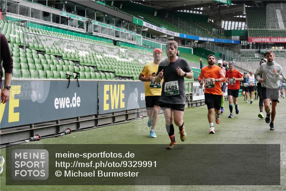 05.10.2025 - 20. swb-Marathon Bremen Michael Burmester http://msf.ph/oto/9329991 05.10.2025 13:01:52 Laufen im Stadion 152, 335, 428, 488, 493, 546, 672, 772, 979, 1030, 1082, 1256, 1348, 1361, 1452, 1732, 1744, 1759, 1856, 1893, 1899, 1924, 1933, 1996, 2096, 2102, 2143, 2235, 2245, 2306, 2433, 2555, 2565, 2796, 2910, 2912, 2918, 2991, 2995, 3053, 3206, 3208, 3387, 3525, 3526, 3662, 3663, 3673, 3877, 3926, 3930, 4017, 4018, 4086, 4329, 4364, 4409, 4444, 4564, 4618, 4705, 4882, 4947, 4980, 5150, 5309, 5557, 5570, 5580, 5731, 5893, 5934, 5985, 6082, 6157, 58, 440 meine-sportfotos.de
