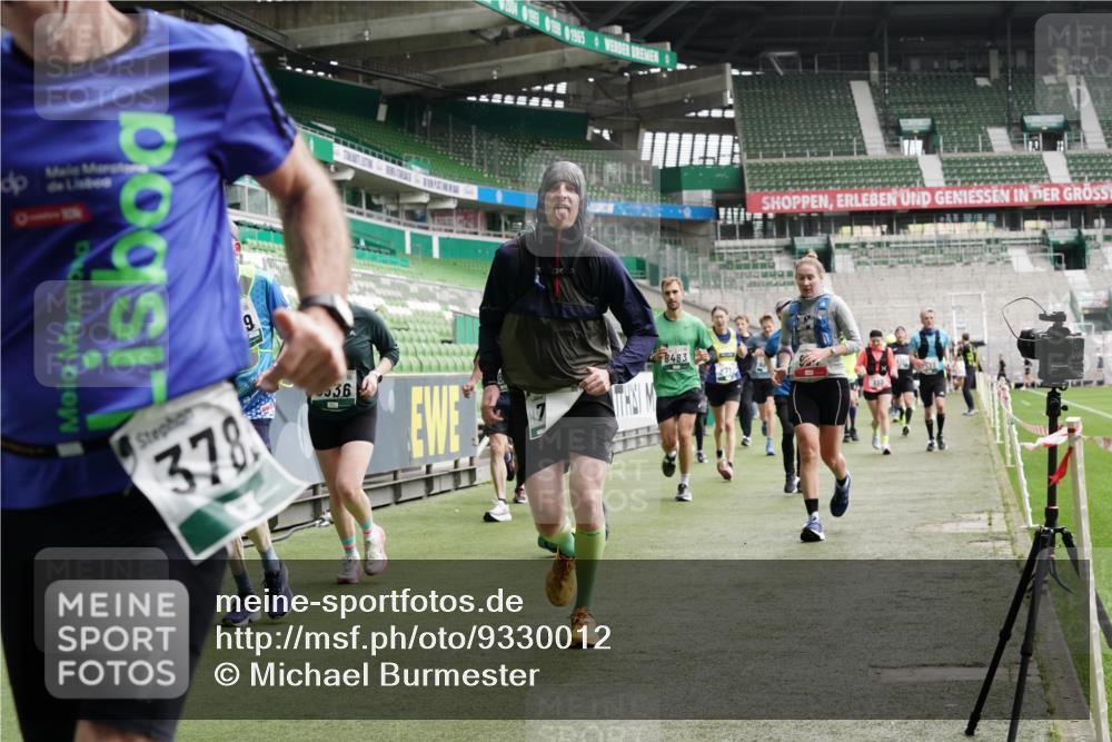 05.10.2025 - 20. swb-Marathon Bremen Michael Burmester http://msf.ph/oto/9330012 05.10.2025 12:59:55 Laufen im Stadion 27, 99, 226, 271, 491, 627, 807, 860, 954, 978, 1043, 1525, 1548, 1598, 1606, 1711, 1806, 2609, 2663, 2782, 2866, 2915, 2945, 3086, 3087, 3104, 3169, 3177, 3230, 3549, 3592, 3747, 3783, 3888, 4046, 4181, 4220, 4380, 4395, 4486, 4536, 4592, 4824, 4879, 5493, 5510, 5627, 6030, 6126, 6208, 6389, 6439, 6536, 6636, 6674, 6762, 6881, 7201, 7295, 7307, 7398, 7421, 7467, 7511, 7537, 7598, 7679, 7906, 7929, 8097, 8258, 8372, 8485, 8699, 8981, 9072, 10526, 219, 667, 1516, 1843 meine-sportfotos.de