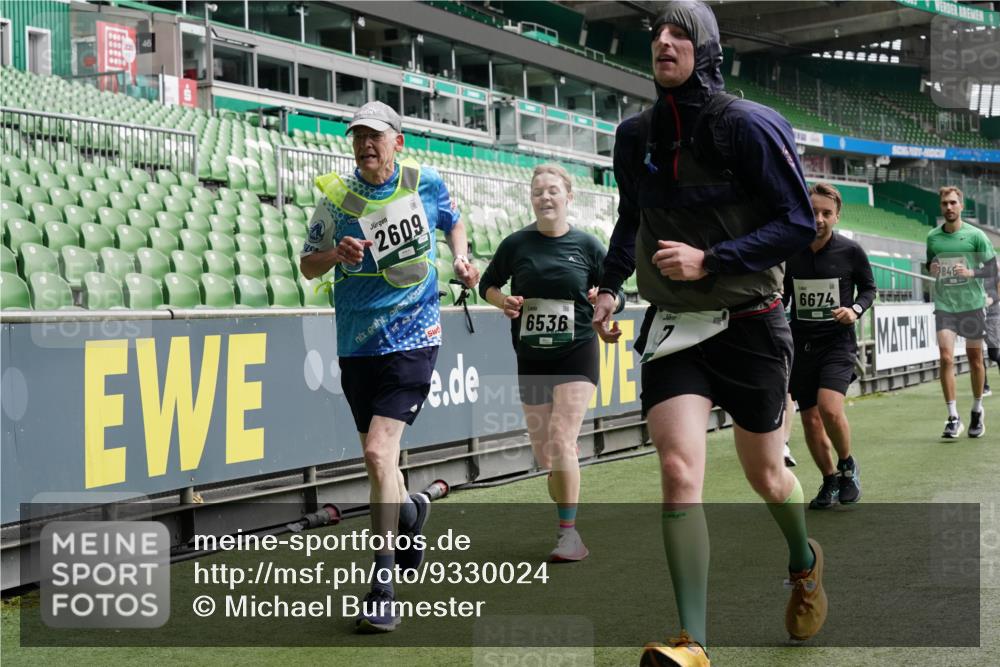 05.10.2025 - 20. swb-Marathon Bremen Michael Burmester http://msf.ph/oto/9330024 05.10.2025 12:59:55 Laufen im Stadion 27, 99, 226, 271, 491, 627, 807, 860, 954, 978, 1043, 1525, 1548, 1598, 1606, 1711, 1806, 2609, 2663, 2782, 2866, 2915, 2945, 3086, 3087, 3104, 3169, 3177, 3230, 3549, 3592, 3747, 3783, 3888, 4046, 4181, 4220, 4380, 4395, 4486, 4536, 4592, 4824, 4879, 5493, 5510, 5627, 6030, 6126, 6208, 6389, 6439, 6536, 6636, 6674, 6762, 6881, 7201, 7295, 7307, 7398, 7421, 7467, 7511, 7537, 7598, 7679, 7906, 7929, 8097, 8258, 8372, 8485, 8699, 8981, 9072, 10526, 219, 667, 1516, 1843 meine-sportfotos.de