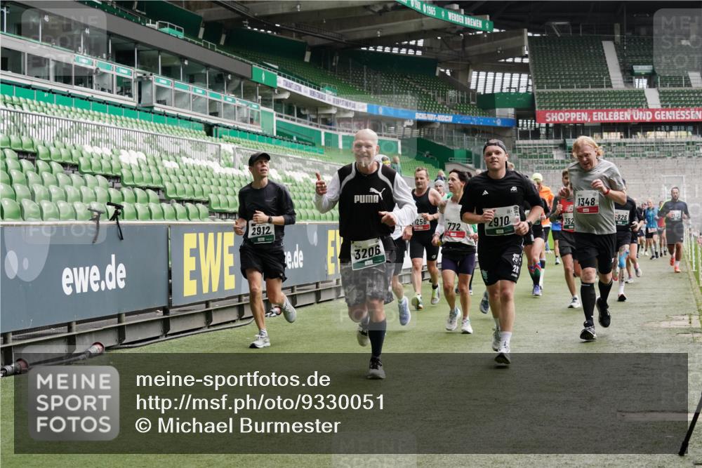 05.10.2025 - 20. swb-Marathon Bremen Michael Burmester http://msf.ph/oto/9330051 05.10.2025 13:01:58 Laufen im Stadion 152, 335, 428, 493, 546, 672, 772, 843, 979, 1030, 1256, 1348, 1361, 1452, 1732, 1744, 1759, 1856, 1893, 1899, 1924, 1933, 1996, 2096, 2102, 2143, 2245, 2272, 2306, 2433, 2555, 2565, 2796, 2910, 2912, 2918, 2991, 3053, 3206, 3208, 3217, 3387, 3525, 3526, 3662, 3663, 3673, 3861, 3877, 3926, 3930, 4017, 4018, 4086, 4364, 4409, 4444, 4477, 4564, 4618, 4688, 4705, 4882, 4947, 4980, 5150, 5309, 5557, 5570, 5580, 5731, 5893, 5934, 6157, 6328, 6382, 58, 440 meine-sportfotos.de