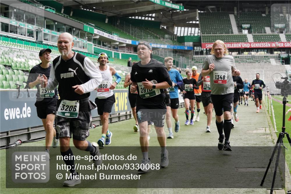 05.10.2025 - 20. swb-Marathon Bremen Michael Burmester http://msf.ph/oto/9330068 05.10.2025 13:01:59 Laufen im Stadion 152, 335, 428, 493, 546, 672, 772, 843, 979, 1030, 1256, 1348, 1361, 1452, 1732, 1744, 1759, 1856, 1893, 1899, 1924, 1933, 1996, 2096, 2102, 2143, 2245, 2272, 2306, 2433, 2555, 2565, 2796, 2910, 2912, 2918, 2991, 3053, 3206, 3208, 3217, 3387, 3525, 3526, 3662, 3663, 3673, 3861, 3877, 3926, 3930, 4017, 4018, 4086, 4364, 4409, 4444, 4477, 4564, 4618, 4688, 4705, 4847, 4882, 4947, 4980, 5150, 5309, 5557, 5570, 5580, 5731, 5893, 5934, 6157, 6328, 6382, 58, 440 meine-sportfotos.de