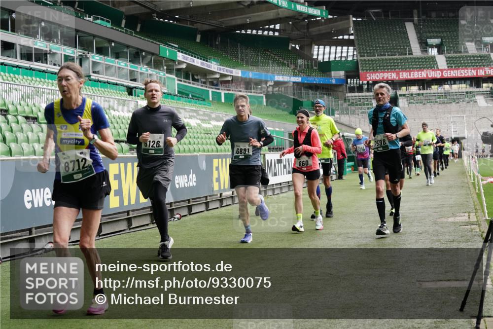 05.10.2025 - 20. swb-Marathon Bremen Michael Burmester http://msf.ph/oto/9330075 05.10.2025 13:00:00 Laufen im Stadion 27, 47, 99, 226, 271, 283, 491, 627, 807, 860, 954, 978, 1043, 1525, 1548, 1606, 1806, 2518, 2609, 2782, 2866, 2915, 2945, 3040, 3086, 3087, 3104, 3169, 3177, 3230, 3237, 3549, 3592, 3783, 3888, 4046, 4181, 4220, 4380, 4395, 4536, 4592, 4824, 4879, 5493, 5510, 5627, 6126, 6208, 6389, 6439, 6536, 6636, 6674, 6762, 6881, 7201, 7295, 7307, 7398, 7421, 7467, 7511, 7537, 7598, 7679, 7906, 7929, 8258, 8372, 8485, 8699, 8981, 9072, 219, 667, 1516, 1598, 1843 meine-sportfotos.de