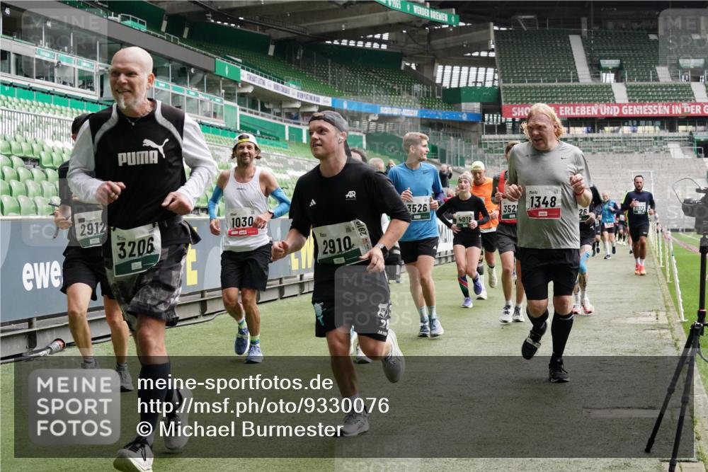 05.10.2025 - 20. swb-Marathon Bremen Michael Burmester http://msf.ph/oto/9330076 05.10.2025 13:01:59 Laufen im Stadion 152, 335, 428, 493, 546, 672, 772, 843, 979, 1030, 1256, 1348, 1361, 1452, 1732, 1744, 1759, 1856, 1893, 1899, 1924, 1933, 1996, 2096, 2102, 2143, 2245, 2272, 2306, 2433, 2555, 2565, 2796, 2910, 2912, 2918, 2991, 3053, 3206, 3208, 3217, 3387, 3525, 3526, 3662, 3663, 3673, 3861, 3877, 3926, 3930, 4017, 4018, 4086, 4364, 4409, 4444, 4477, 4564, 4618, 4688, 4705, 4847, 4882, 4947, 4980, 5150, 5309, 5557, 5570, 5580, 5731, 5893, 5934, 6157, 6328, 6382, 58, 440 meine-sportfotos.de