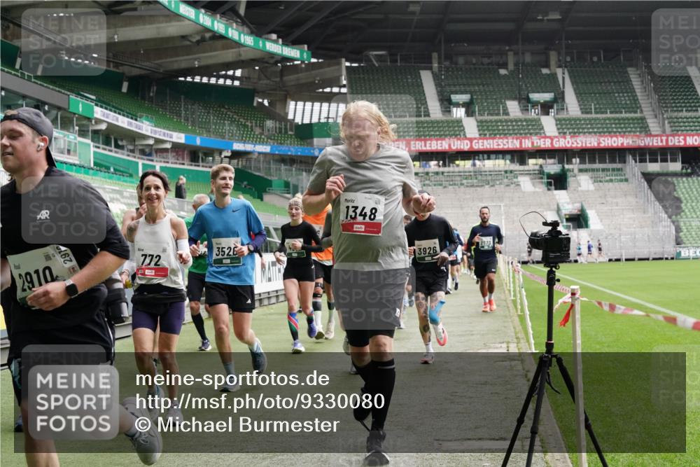 05.10.2025 - 20. swb-Marathon Bremen Michael Burmester http://msf.ph/oto/9330080 05.10.2025 13:01:59 Laufen im Stadion 152, 335, 428, 493, 546, 672, 772, 843, 979, 1030, 1256, 1348, 1361, 1452, 1732, 1744, 1759, 1856, 1893, 1899, 1924, 1933, 1996, 2096, 2102, 2143, 2245, 2272, 2306, 2433, 2555, 2565, 2796, 2910, 2912, 2918, 2991, 3053, 3206, 3208, 3217, 3387, 3525, 3526, 3662, 3663, 3673, 3861, 3877, 3926, 3930, 4017, 4018, 4086, 4364, 4409, 4444, 4477, 4564, 4618, 4688, 4705, 4847, 4882, 4947, 4980, 5150, 5309, 5557, 5570, 5580, 5731, 5893, 5934, 6157, 6328, 6382, 58, 440 meine-sportfotos.de