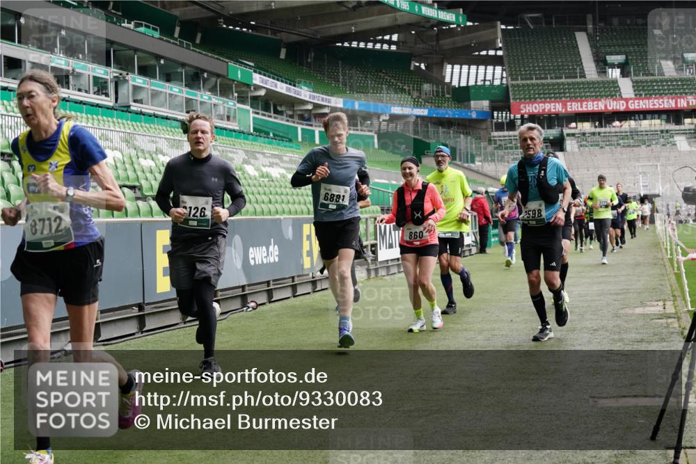 05.10.2025 - 20. swb-Marathon Bremen Michael Burmester http://msf.ph/oto/9330083 05.10.2025 13:00:00 Laufen im Stadion 27, 47, 99, 226, 271, 283, 491, 627, 807, 860, 954, 978, 1043, 1525, 1548, 1606, 1806, 2518, 2609, 2782, 2866, 2915, 2945, 3040, 3086, 3087, 3104, 3169, 3177, 3230, 3237, 3549, 3592, 3783, 3888, 4046, 4181, 4220, 4380, 4395, 4536, 4592, 4824, 4879, 5493, 5510, 5627, 6126, 6208, 6389, 6439, 6536, 6636, 6674, 6762, 6881, 7201, 7295, 7307, 7398, 7421, 7467, 7511, 7537, 7598, 7679, 7906, 7929, 8258, 8372, 8485, 8699, 8981, 9072, 219, 667, 1516, 1598, 1843 meine-sportfotos.de