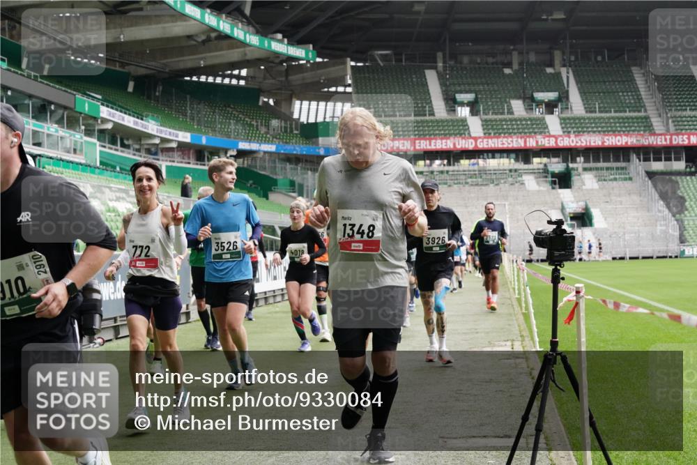 05.10.2025 - 20. swb-Marathon Bremen Michael Burmester http://msf.ph/oto/9330084 05.10.2025 13:02:00 Laufen im Stadion 152, 335, 428, 493, 546, 672, 772, 843, 979, 1030, 1256, 1348, 1361, 1452, 1732, 1744, 1759, 1856, 1893, 1899, 1924, 1933, 1996, 2096, 2102, 2143, 2245, 2272, 2306, 2433, 2555, 2565, 2796, 2910, 2912, 2918, 2991, 3053, 3206, 3208, 3217, 3387, 3525, 3526, 3662, 3663, 3673, 3861, 3877, 3926, 3930, 4017, 4018, 4086, 4364, 4409, 4444, 4477, 4564, 4618, 4688, 4705, 4847, 4882, 4947, 4980, 4985, 5150, 5309, 5557, 5570, 5580, 5731, 5893, 5934, 6157, 6328, 6382, 58, 440 meine-sportfotos.de