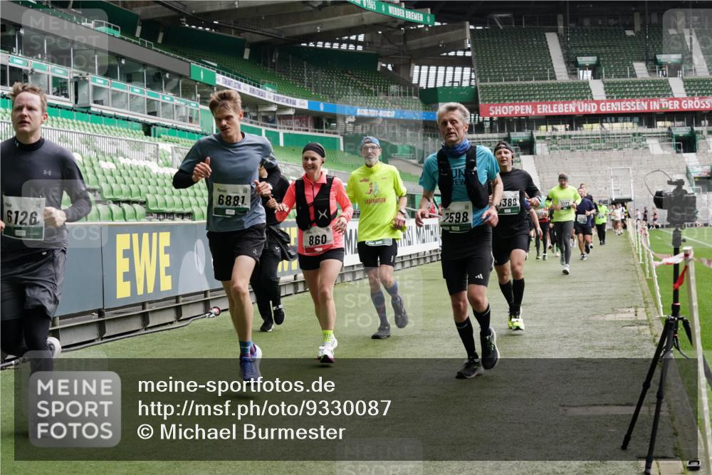 05.10.2025 - 20. swb-Marathon Bremen Michael Burmester http://msf.ph/oto/9330087 05.10.2025 13:00:01 Laufen im Stadion 27, 47, 99, 226, 271, 283, 491, 627, 807, 860, 954, 978, 1043, 1525, 1548, 1606, 1806, 2518, 2609, 2782, 2866, 2915, 2945, 3040, 3086, 3087, 3104, 3169, 3177, 3230, 3237, 3549, 3592, 3783, 3888, 4046, 4181, 4202, 4220, 4380, 4395, 4536, 4592, 4824, 4879, 5493, 5510, 5627, 6126, 6208, 6389, 6439, 6536, 6636, 6674, 6762, 6881, 7201, 7295, 7307, 7398, 7421, 7467, 7511, 7537, 7598, 7679, 7906, 7929, 8258, 8372, 8485, 8699, 8981, 9072, 27, 219, 667, 807, 1043, 1516, 1598, 1843 meine-sportfotos.de