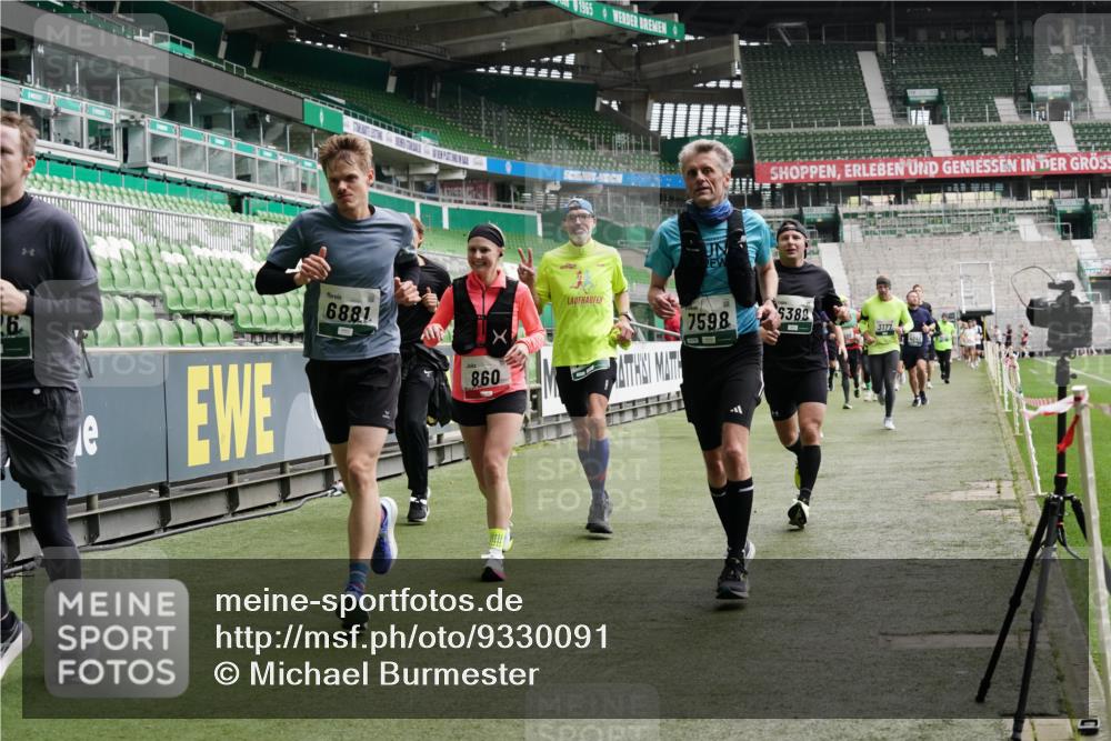 05.10.2025 - 20. swb-Marathon Bremen Michael Burmester http://msf.ph/oto/9330091 05.10.2025 13:00:01 Laufen im Stadion 27, 47, 99, 226, 271, 283, 491, 627, 807, 860, 954, 978, 1043, 1525, 1548, 1606, 1806, 2518, 2609, 2782, 2866, 2915, 2945, 3040, 3086, 3087, 3104, 3169, 3177, 3230, 3237, 3549, 3592, 3783, 3888, 4046, 4181, 4202, 4220, 4380, 4395, 4536, 4592, 4824, 4879, 5493, 5510, 5627, 6126, 6208, 6389, 6439, 6536, 6636, 6674, 6762, 6881, 7201, 7295, 7307, 7398, 7421, 7467, 7511, 7537, 7598, 7679, 7906, 7929, 8258, 8372, 8485, 8699, 8981, 9072, 27, 219, 667, 807, 1043, 1516, 1598, 1843 meine-sportfotos.de