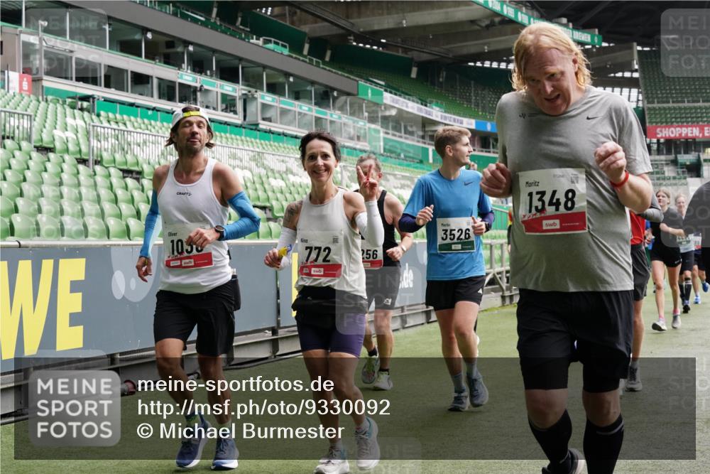 05.10.2025 - 20. swb-Marathon Bremen Michael Burmester http://msf.ph/oto/9330092 05.10.2025 13:02:00 Laufen im Stadion 152, 335, 428, 493, 546, 672, 772, 843, 979, 1030, 1256, 1348, 1361, 1452, 1732, 1744, 1759, 1856, 1893, 1899, 1924, 1933, 1996, 2096, 2102, 2143, 2245, 2272, 2306, 2433, 2555, 2565, 2796, 2910, 2912, 2918, 2991, 3053, 3206, 3208, 3217, 3387, 3525, 3526, 3662, 3663, 3673, 3861, 3877, 3926, 3930, 4017, 4018, 4086, 4364, 4409, 4444, 4477, 4564, 4618, 4688, 4705, 4847, 4882, 4947, 4980, 4985, 5150, 5309, 5557, 5570, 5580, 5731, 5893, 5934, 6157, 6328, 6382, 58, 440 meine-sportfotos.de