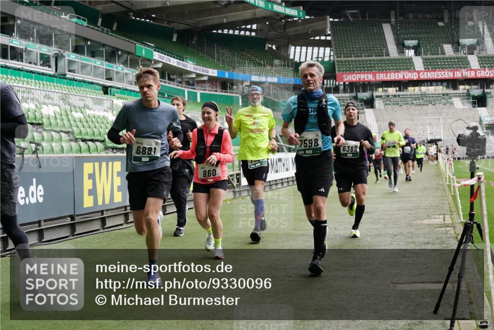 05.10.2025 - 20. swb-Marathon Bremen Michael Burmester http://msf.ph/oto/9330096 05.10.2025 13:00:01 Laufen im Stadion 27, 47, 99, 226, 271, 283, 491, 627, 807, 860, 954, 978, 1043, 1525, 1548, 1606, 1806, 2518, 2609, 2782, 2866, 2915, 2945, 3040, 3086, 3087, 3104, 3169, 3177, 3230, 3237, 3549, 3592, 3783, 3888, 4046, 4181, 4202, 4220, 4380, 4395, 4536, 4592, 4824, 4879, 5493, 5510, 5627, 6126, 6208, 6389, 6439, 6536, 6636, 6674, 6762, 6881, 7201, 7295, 7307, 7398, 7421, 7467, 7511, 7537, 7598, 7679, 7906, 7929, 8258, 8372, 8485, 8699, 8981, 9072, 27, 219, 667, 807, 1043, 1516, 1598, 1843 meine-sportfotos.de