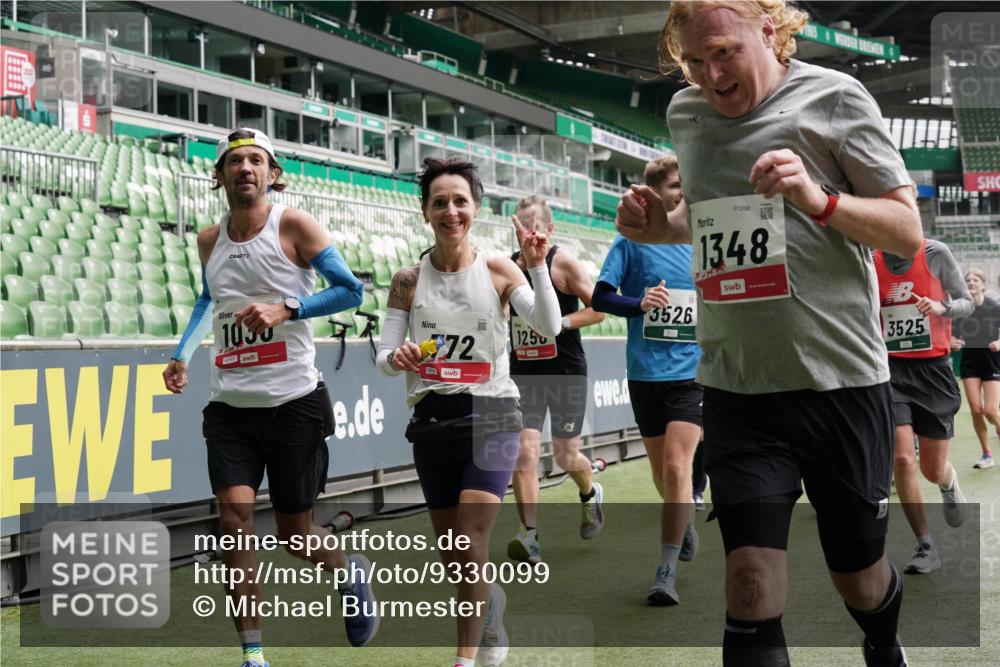 05.10.2025 - 20. swb-Marathon Bremen Michael Burmester http://msf.ph/oto/9330099 05.10.2025 13:02:00 Laufen im Stadion 152, 335, 428, 493, 546, 672, 772, 843, 979, 1030, 1256, 1348, 1361, 1452, 1732, 1744, 1759, 1856, 1893, 1899, 1924, 1933, 1996, 2096, 2102, 2143, 2245, 2272, 2306, 2433, 2555, 2565, 2796, 2910, 2912, 2918, 2991, 3053, 3206, 3208, 3217, 3387, 3525, 3526, 3662, 3663, 3673, 3861, 3877, 3926, 3930, 4017, 4018, 4086, 4364, 4409, 4444, 4477, 4564, 4618, 4688, 4705, 4847, 4882, 4947, 4980, 4985, 5150, 5309, 5557, 5570, 5580, 5731, 5893, 5934, 6157, 6328, 6382, 58, 440 meine-sportfotos.de