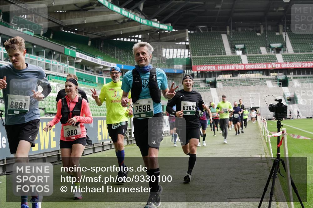 05.10.2025 - 20. swb-Marathon Bremen Michael Burmester http://msf.ph/oto/9330100 05.10.2025 13:00:02 Laufen im Stadion 47, 99, 226, 271, 283, 491, 627, 694, 860, 954, 978, 1525, 1548, 1606, 1806, 2518, 2609, 2782, 2866, 2915, 2945, 3040, 3086, 3087, 3104, 3169, 3177, 3230, 3237, 3549, 3592, 3783, 3888, 4046, 4181, 4202, 4220, 4380, 4395, 4536, 4592, 4824, 4879, 5493, 5510, 5627, 6126, 6208, 6389, 6439, 6536, 6636, 6674, 6762, 6881, 7201, 7295, 7307, 7398, 7421, 7467, 7537, 7598, 7679, 7906, 7929, 8258, 8372, 8485, 8699, 8981, 9072, 27, 667, 807, 1043, 1516, 1598, 1843 meine-sportfotos.de