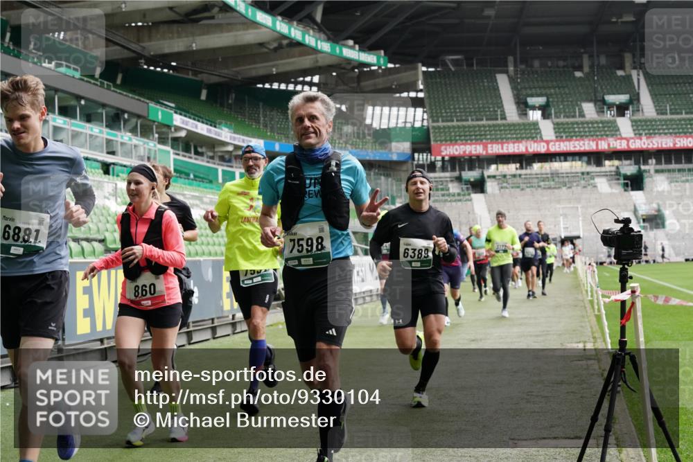 05.10.2025 - 20. swb-Marathon Bremen Michael Burmester http://msf.ph/oto/9330104 05.10.2025 13:00:02 Laufen im Stadion 47, 99, 226, 271, 283, 491, 627, 694, 860, 954, 978, 1525, 1548, 1606, 1806, 2518, 2609, 2782, 2866, 2915, 2945, 3040, 3086, 3087, 3104, 3169, 3177, 3230, 3237, 3549, 3592, 3783, 3888, 4046, 4181, 4202, 4220, 4380, 4395, 4536, 4592, 4824, 4879, 5493, 5510, 5627, 6126, 6208, 6389, 6439, 6536, 6636, 6674, 6762, 6881, 7201, 7295, 7307, 7398, 7421, 7467, 7537, 7598, 7679, 7906, 7929, 8258, 8372, 8485, 8699, 8981, 9072, 27, 667, 807, 1043, 1516, 1598, 1843 meine-sportfotos.de