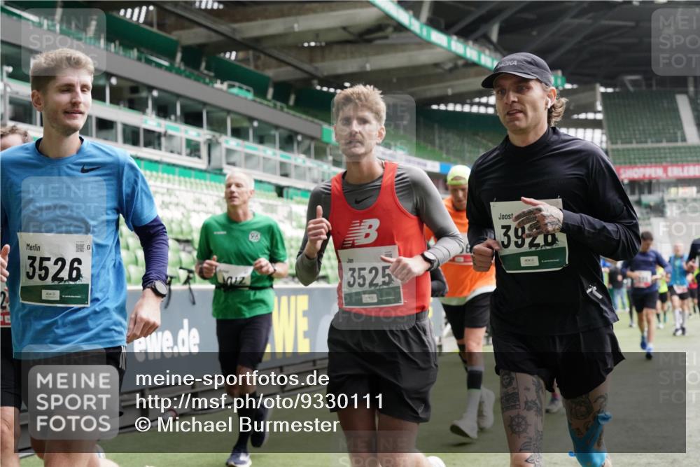 05.10.2025 - 20. swb-Marathon Bremen Michael Burmester http://msf.ph/oto/9330111 05.10.2025 13:02:02 Laufen im Stadion 152, 428, 493, 546, 672, 772, 843, 921, 979, 1030, 1256, 1348, 1361, 1452, 1732, 1744, 1759, 1856, 1893, 1899, 1924, 1933, 1996, 2096, 2102, 2143, 2245, 2272, 2306, 2433, 2555, 2565, 2774, 2796, 2910, 2912, 2918, 2991, 3053, 3206, 3208, 3217, 3387, 3525, 3526, 3662, 3663, 3673, 3861, 3877, 3926, 3930, 4017, 4018, 4086, 4364, 4409, 4444, 4477, 4564, 4618, 4688, 4705, 4847, 4882, 4947, 4980, 4985, 5309, 5557, 5570, 5580, 5652, 5731, 5893, 5934, 6157, 6328, 6382, 58, 440 meine-sportfotos.de