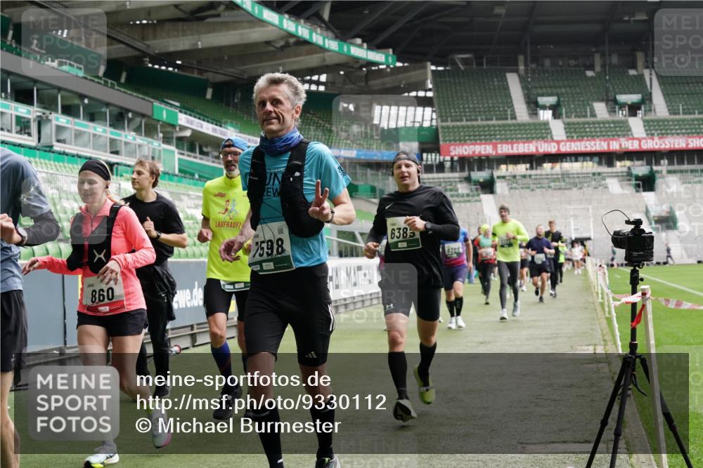 05.10.2025 - 20. swb-Marathon Bremen Michael Burmester http://msf.ph/oto/9330112 05.10.2025 13:00:02 Laufen im Stadion 47, 99, 226, 271, 283, 491, 627, 694, 860, 954, 978, 1525, 1548, 1606, 1806, 2518, 2609, 2782, 2866, 2915, 2945, 3040, 3086, 3087, 3104, 3169, 3177, 3230, 3237, 3549, 3592, 3783, 3888, 4046, 4181, 4202, 4220, 4380, 4395, 4536, 4592, 4824, 4879, 5493, 5510, 5627, 6126, 6208, 6389, 6439, 6536, 6636, 6674, 6762, 6881, 7201, 7295, 7307, 7398, 7421, 7467, 7537, 7598, 7679, 7906, 7929, 8258, 8372, 8485, 8699, 8981, 9072, 27, 667, 807, 1043, 1516, 1598, 1843 meine-sportfotos.de