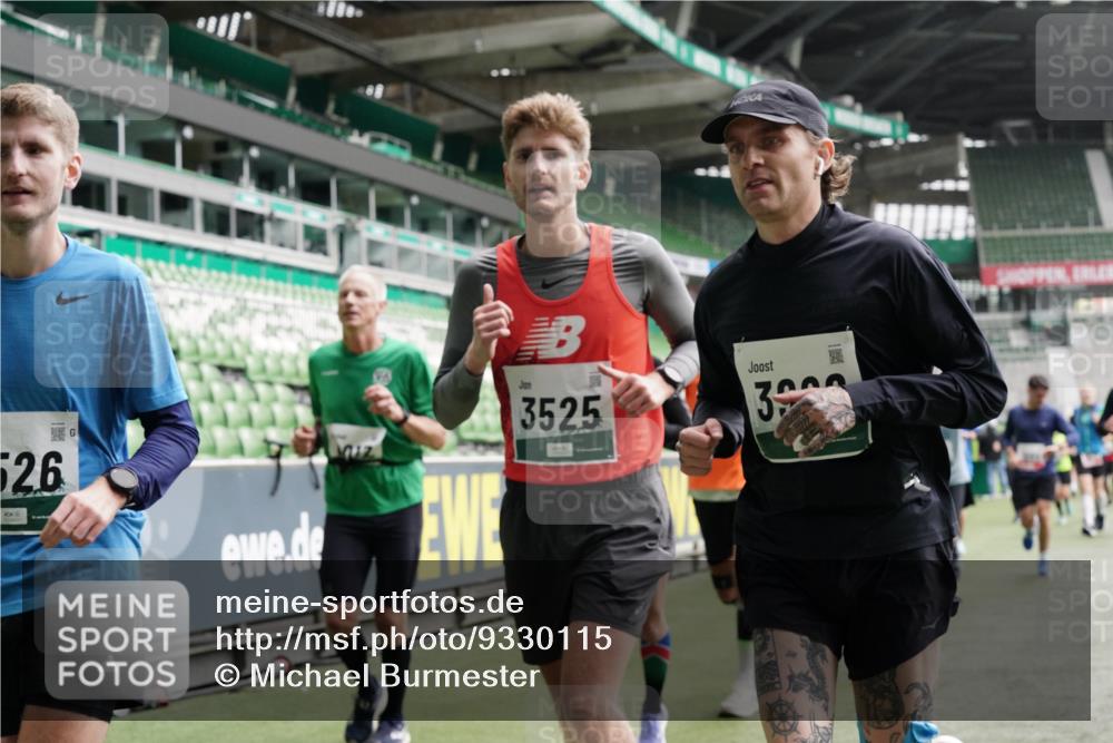 05.10.2025 - 20. swb-Marathon Bremen Michael Burmester http://msf.ph/oto/9330115 05.10.2025 13:02:02 Laufen im Stadion 152, 428, 493, 546, 672, 772, 843, 921, 979, 1030, 1256, 1348, 1361, 1452, 1732, 1744, 1759, 1856, 1893, 1899, 1924, 1933, 1996, 2096, 2102, 2143, 2245, 2272, 2306, 2433, 2555, 2565, 2774, 2796, 2910, 2912, 2918, 2991, 3053, 3206, 3208, 3217, 3387, 3525, 3526, 3662, 3663, 3673, 3861, 3877, 3926, 3930, 4017, 4018, 4086, 4364, 4409, 4444, 4477, 4564, 4618, 4688, 4705, 4847, 4882, 4947, 4980, 4985, 5309, 5557, 5570, 5580, 5652, 5731, 5893, 5934, 6157, 6328, 6382, 58, 440 meine-sportfotos.de