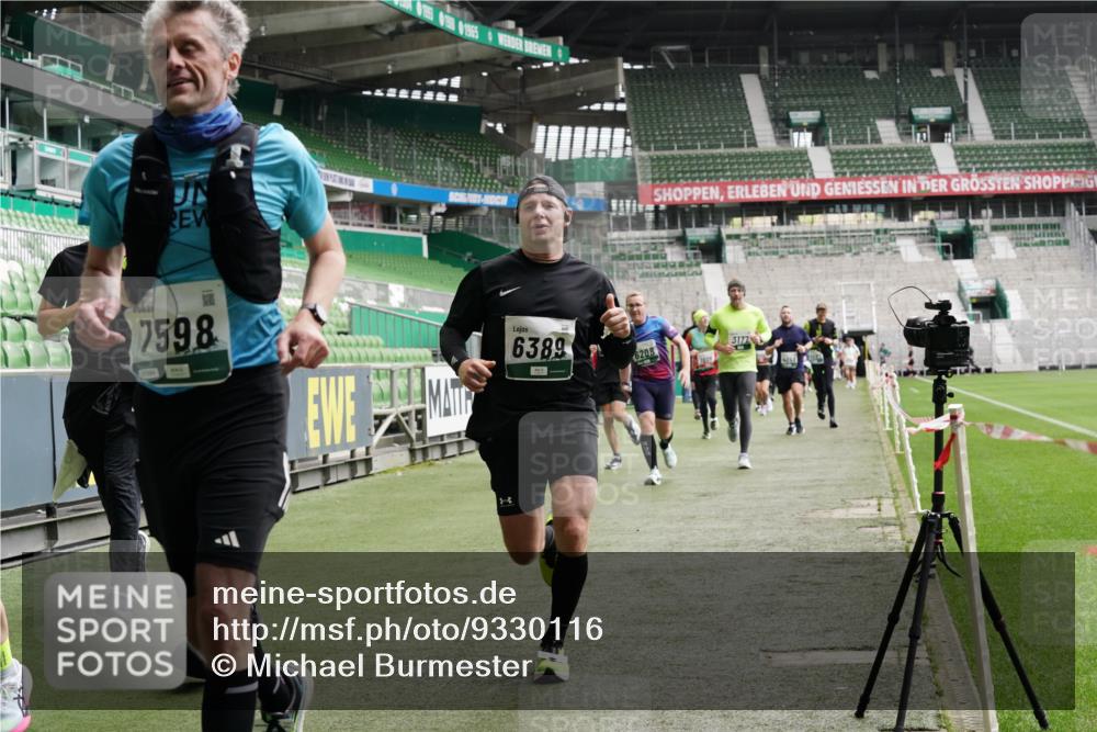 05.10.2025 - 20. swb-Marathon Bremen Michael Burmester http://msf.ph/oto/9330116 05.10.2025 13:00:02 Laufen im Stadion 47, 99, 226, 271, 283, 491, 627, 694, 860, 954, 978, 1525, 1548, 1606, 1806, 2518, 2609, 2782, 2866, 2915, 2945, 3040, 3086, 3087, 3104, 3169, 3177, 3230, 3237, 3549, 3592, 3783, 3888, 4046, 4181, 4202, 4220, 4380, 4395, 4536, 4592, 4824, 4879, 5493, 5510, 5627, 6126, 6208, 6389, 6439, 6536, 6636, 6674, 6762, 6881, 7201, 7295, 7307, 7398, 7421, 7467, 7537, 7598, 7679, 7906, 7929, 8258, 8372, 8485, 8699, 8981, 9072, 27, 667, 807, 1043, 1516, 1598, 1843 meine-sportfotos.de