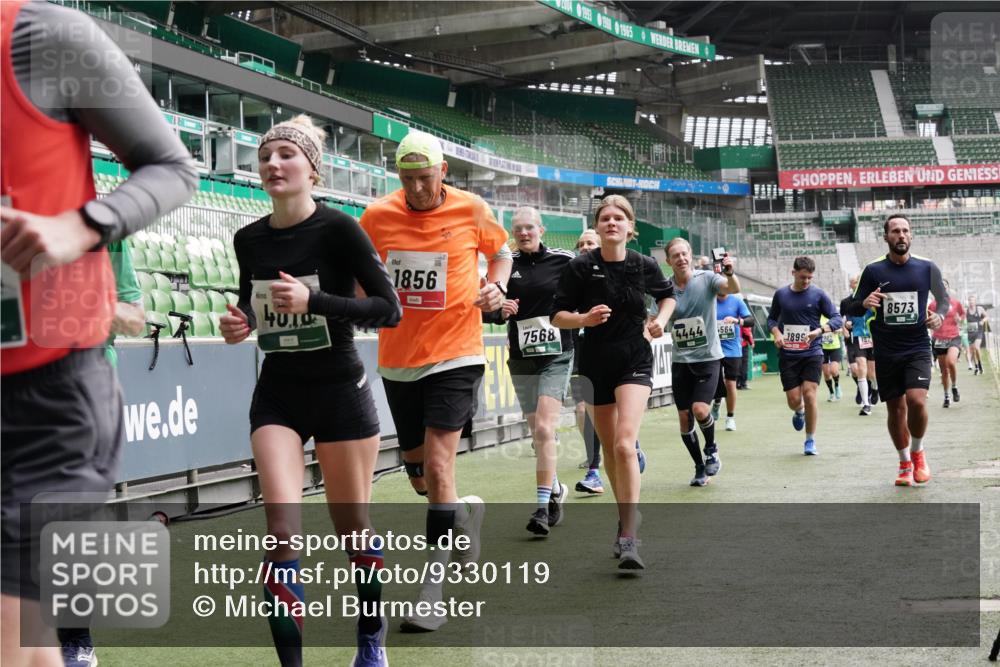 05.10.2025 - 20. swb-Marathon Bremen Michael Burmester http://msf.ph/oto/9330119 05.10.2025 13:02:03 Laufen im Stadion 152, 428, 493, 546, 672, 772, 843, 921, 979, 1030, 1256, 1348, 1361, 1452, 1732, 1744, 1759, 1856, 1893, 1899, 1924, 1933, 1996, 2096, 2102, 2143, 2245, 2272, 2306, 2433, 2555, 2565, 2774, 2796, 2910, 2912, 2918, 2991, 3053, 3206, 3208, 3217, 3387, 3525, 3526, 3662, 3663, 3673, 3861, 3877, 3926, 3930, 4017, 4018, 4086, 4129, 4364, 4409, 4444, 4477, 4564, 4618, 4688, 4705, 4847, 4882, 4947, 4980, 4985, 5309, 5557, 5570, 5580, 5652, 5731, 5893, 5934, 6157, 6328, 6382, 58, 440 meine-sportfotos.de