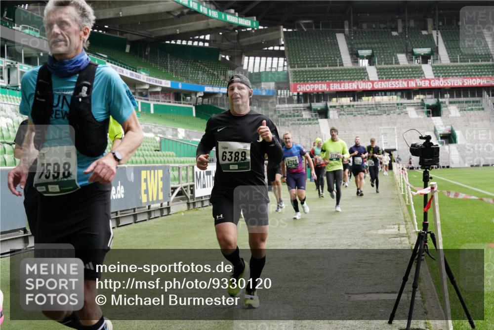 05.10.2025 - 20. swb-Marathon Bremen Michael Burmester http://msf.ph/oto/9330120 05.10.2025 13:00:03 Laufen im Stadion 47, 99, 226, 271, 283, 491, 627, 694, 860, 954, 978, 1525, 1548, 1606, 1806, 2518, 2609, 2745, 2782, 2866, 2915, 2945, 3040, 3086, 3087, 3104, 3169, 3177, 3230, 3237, 3549, 3592, 3783, 3888, 4046, 4181, 4202, 4220, 4380, 4395, 4536, 4592, 4661, 4824, 4879, 5493, 5510, 5627, 6126, 6208, 6389, 6439, 6536, 6636, 6674, 6762, 6881, 7295, 7307, 7398, 7421, 7467, 7537, 7598, 7679, 7906, 7929, 8258, 8372, 8699, 8981, 9072, 27, 667, 807, 1043, 1516, 1598, 1843 meine-sportfotos.de