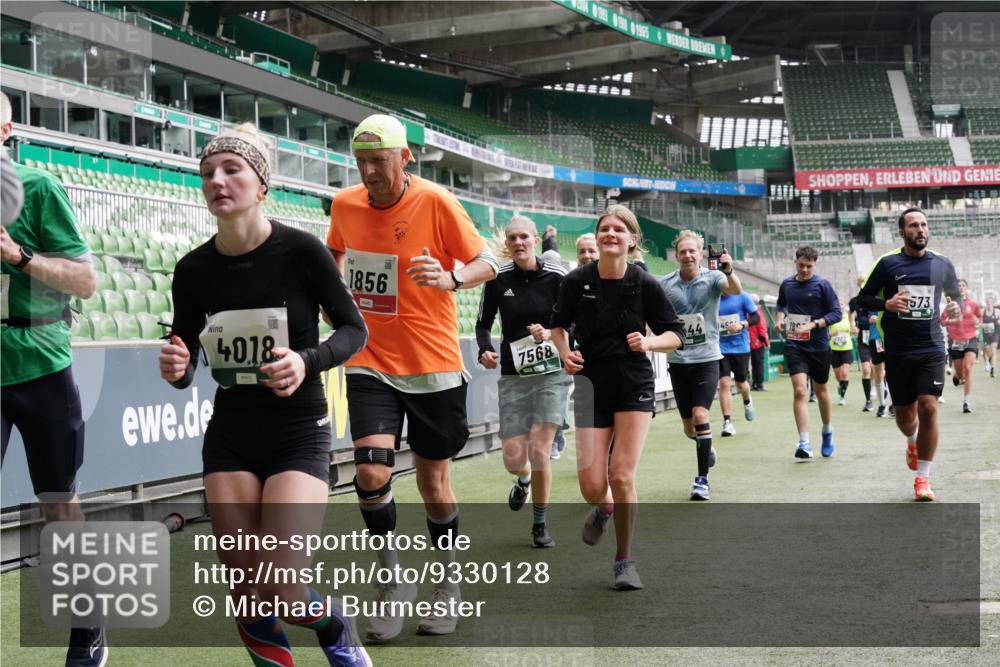05.10.2025 - 20. swb-Marathon Bremen Michael Burmester http://msf.ph/oto/9330128 05.10.2025 13:02:03 Laufen im Stadion 152, 428, 493, 546, 672, 772, 843, 921, 979, 1030, 1256, 1348, 1361, 1452, 1732, 1744, 1759, 1856, 1893, 1899, 1924, 1933, 1996, 2096, 2102, 2143, 2245, 2272, 2306, 2433, 2555, 2565, 2774, 2796, 2910, 2912, 2918, 2991, 3053, 3206, 3208, 3217, 3387, 3525, 3526, 3662, 3663, 3673, 3861, 3877, 3926, 3930, 4017, 4018, 4086, 4129, 4364, 4409, 4444, 4477, 4564, 4618, 4688, 4705, 4847, 4882, 4947, 4980, 4985, 5309, 5557, 5570, 5580, 5652, 5731, 5893, 5934, 6157, 6328, 6382, 58, 440 meine-sportfotos.de
