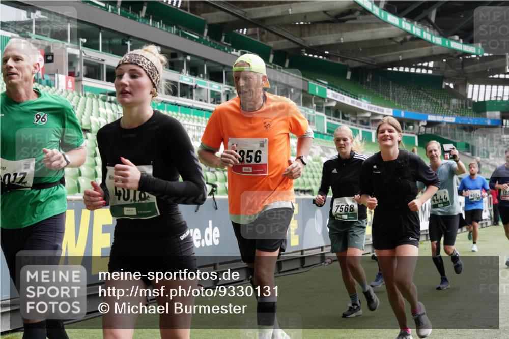 05.10.2025 - 20. swb-Marathon Bremen Michael Burmester http://msf.ph/oto/9330131 05.10.2025 13:02:03 Laufen im Stadion 152, 428, 493, 546, 672, 772, 843, 921, 979, 1030, 1256, 1348, 1361, 1452, 1732, 1744, 1759, 1856, 1893, 1899, 1924, 1933, 1996, 2096, 2102, 2143, 2245, 2272, 2306, 2433, 2555, 2565, 2774, 2796, 2910, 2912, 2918, 2991, 3053, 3206, 3208, 3217, 3387, 3525, 3526, 3662, 3663, 3673, 3861, 3877, 3926, 3930, 4017, 4018, 4086, 4129, 4364, 4409, 4444, 4477, 4564, 4618, 4688, 4705, 4847, 4882, 4947, 4980, 4985, 5309, 5557, 5570, 5580, 5652, 5731, 5893, 5934, 6157, 6328, 6382, 58, 440 meine-sportfotos.de