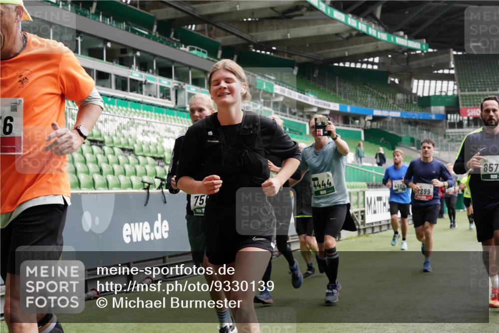 05.10.2025 - 20. swb-Marathon Bremen Michael Burmester http://msf.ph/oto/9330139 05.10.2025 13:02:04 Laufen im Stadion 152, 428, 493, 546, 672, 772, 843, 921, 979, 1030, 1256, 1348, 1361, 1452, 1732, 1744, 1759, 1856, 1893, 1899, 1924, 1933, 1996, 2096, 2102, 2143, 2245, 2272, 2306, 2433, 2555, 2565, 2774, 2796, 2910, 2912, 2918, 2991, 3053, 3206, 3208, 3217, 3387, 3525, 3526, 3662, 3663, 3673, 3861, 3877, 3926, 3930, 4017, 4018, 4086, 4129, 4364, 4409, 4444, 4477, 4564, 4618, 4688, 4705, 4847, 4882, 4947, 4980, 4985, 5309, 5557, 5570, 5580, 5652, 5731, 5893, 5934, 6157, 6328, 6382, 58, 440 meine-sportfotos.de