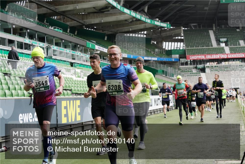 05.10.2025 - 20. swb-Marathon Bremen Michael Burmester http://msf.ph/oto/9330140 05.10.2025 13:00:06 Laufen im Stadion 47, 99, 226, 271, 283, 491, 498, 627, 694, 860, 954, 978, 1525, 1548, 1606, 1806, 2518, 2609, 2745, 2782, 2866, 2915, 2945, 3040, 3086, 3087, 3104, 3160, 3169, 3177, 3230, 3237, 3549, 3592, 3783, 4034, 4035, 4046, 4181, 4202, 4220, 4380, 4536, 4592, 4661, 4824, 4879, 5493, 5627, 6126, 6208, 6389, 6439, 6536, 6636, 6674, 6762, 6881, 7295, 7307, 7398, 7421, 7467, 7537, 7598, 7679, 7906, 8258, 8372, 8699, 8981, 9072, 27, 807, 1043, 1516, 1598, 1843 meine-sportfotos.de