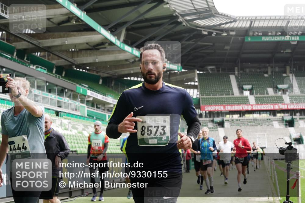 05.10.2025 - 20. swb-Marathon Bremen Michael Burmester http://msf.ph/oto/9330155 05.10.2025 13:02:06 Laufen im Stadion 152, 428, 493, 546, 672, 772, 843, 921, 979, 1030, 1256, 1348, 1361, 1452, 1732, 1744, 1759, 1856, 1893, 1899, 1924, 1933, 1996, 2096, 2102, 2143, 2245, 2272, 2306, 2555, 2565, 2774, 2796, 2910, 2912, 2918, 2991, 3053, 3206, 3208, 3217, 3387, 3525, 3526, 3662, 3663, 3673, 3861, 3926, 3930, 4017, 4018, 4086, 4129, 4364, 4409, 4444, 4477, 4481, 4564, 4618, 4688, 4705, 4847, 4882, 4947, 4980, 4985, 5309, 5557, 5570, 5580, 5652, 5731, 5893, 5934, 6157, 6328, 6382, 58, 440 meine-sportfotos.de