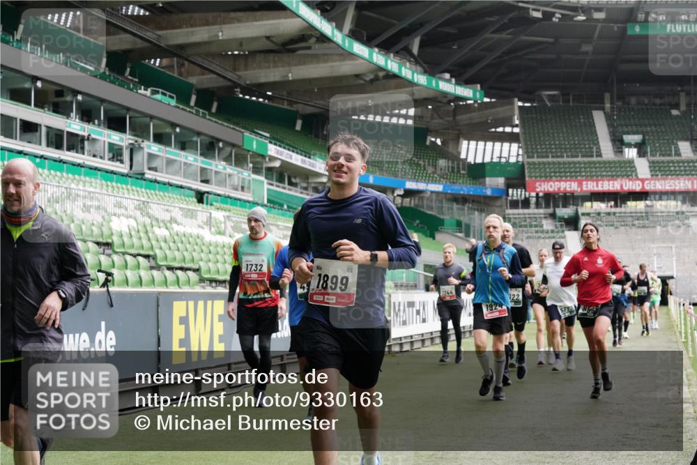 05.10.2025 - 20. swb-Marathon Bremen Michael Burmester http://msf.ph/oto/9330163 05.10.2025 13:02:07 Laufen im Stadion 152, 428, 493, 546, 672, 772, 843, 921, 979, 1030, 1256, 1348, 1361, 1452, 1732, 1744, 1759, 1856, 1893, 1899, 1924, 1933, 1996, 2096, 2102, 2143, 2245, 2272, 2306, 2555, 2565, 2774, 2796, 2910, 2912, 2918, 2991, 3053, 3206, 3208, 3217, 3387, 3525, 3526, 3662, 3663, 3673, 3861, 3926, 3930, 4017, 4018, 4086, 4129, 4364, 4409, 4444, 4464, 4477, 4481, 4564, 4618, 4688, 4705, 4847, 4882, 4947, 4980, 4985, 5309, 5557, 5570, 5580, 5652, 5731, 5893, 5934, 6157, 6328, 6382, 58, 440 meine-sportfotos.de