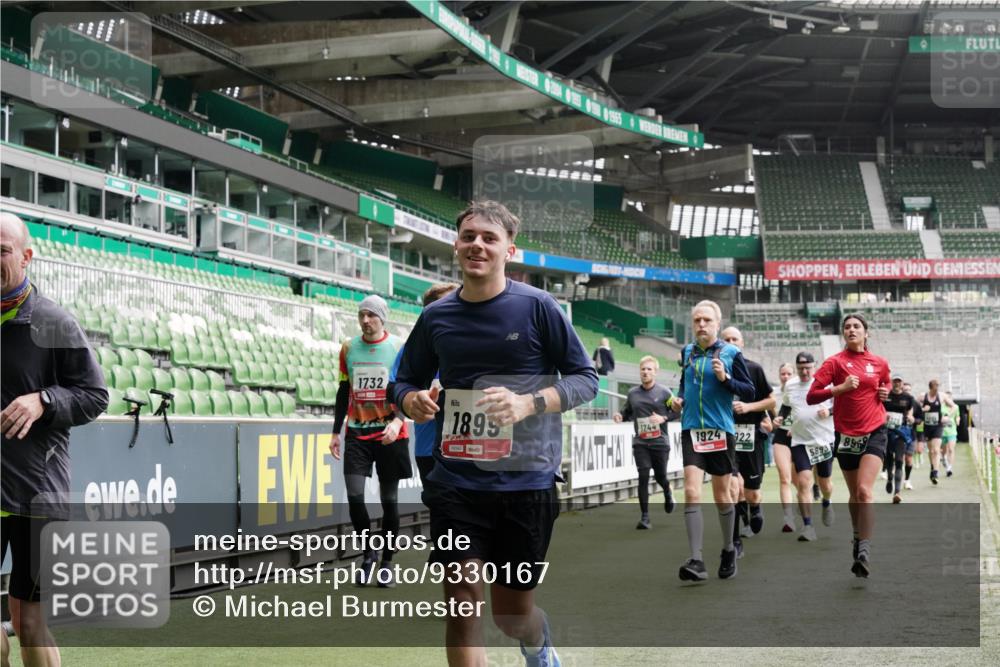 05.10.2025 - 20. swb-Marathon Bremen Michael Burmester http://msf.ph/oto/9330167 05.10.2025 13:02:07 Laufen im Stadion 152, 428, 493, 546, 672, 772, 843, 921, 979, 1030, 1256, 1348, 1361, 1452, 1732, 1744, 1759, 1856, 1893, 1899, 1924, 1933, 1996, 2096, 2102, 2143, 2245, 2272, 2306, 2555, 2565, 2774, 2796, 2910, 2912, 2918, 2991, 3053, 3206, 3208, 3217, 3387, 3525, 3526, 3662, 3663, 3673, 3861, 3926, 3930, 4017, 4018, 4086, 4129, 4364, 4409, 4444, 4464, 4477, 4481, 4564, 4618, 4688, 4705, 4847, 4882, 4947, 4980, 4985, 5309, 5557, 5570, 5580, 5652, 5731, 5893, 5934, 6157, 6328, 6382, 58, 440 meine-sportfotos.de