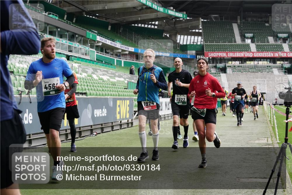 05.10.2025 - 20. swb-Marathon Bremen Michael Burmester http://msf.ph/oto/9330184 05.10.2025 13:02:08 Laufen im Stadion 152, 428, 493, 546, 672, 772, 843, 921, 979, 1030, 1256, 1348, 1361, 1452, 1732, 1744, 1759, 1856, 1899, 1924, 1933, 1996, 2096, 2102, 2143, 2245, 2272, 2306, 2555, 2565, 2774, 2796, 2910, 2912, 2918, 2991, 3053, 3206, 3208, 3217, 3387, 3525, 3526, 3662, 3663, 3673, 3861, 3926, 3930, 4017, 4018, 4086, 4129, 4364, 4409, 4444, 4464, 4477, 4481, 4564, 4618, 4688, 4705, 4847, 4882, 4947, 4980, 4985, 5309, 5557, 5570, 5580, 5652, 5731, 5893, 5934, 6157, 6328, 6382, 58, 440 meine-sportfotos.de