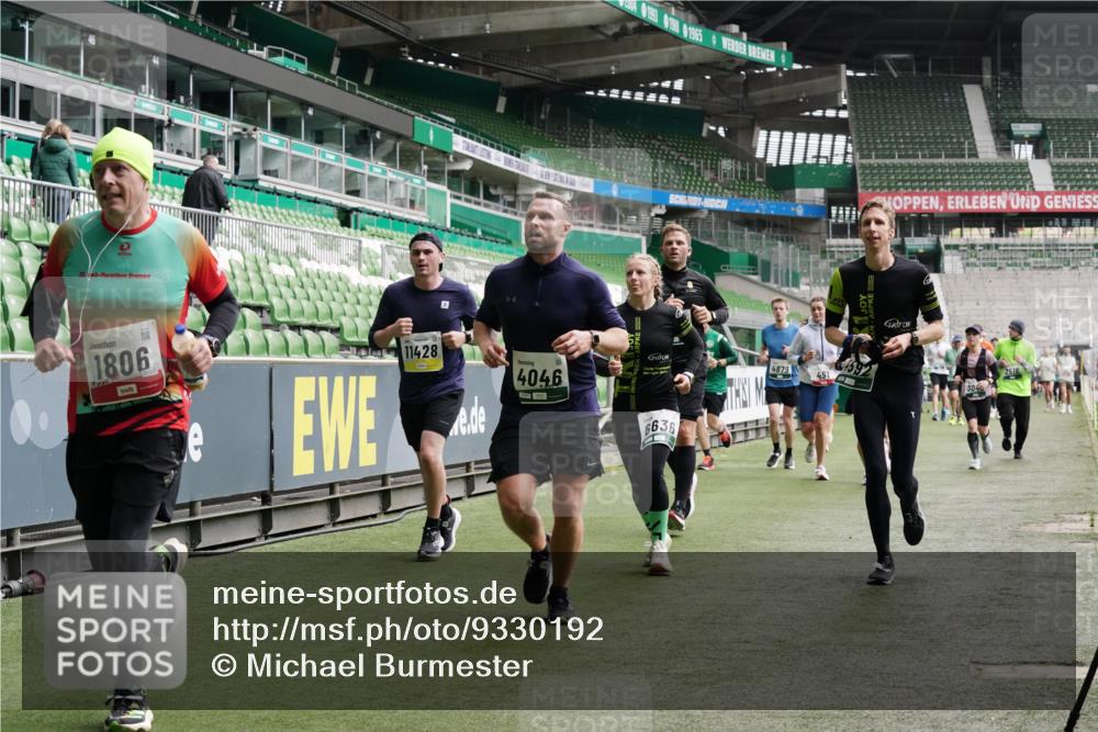 05.10.2025 - 20. swb-Marathon Bremen Michael Burmester http://msf.ph/oto/9330192 05.10.2025 13:00:10 Laufen im Stadion 47, 99, 226, 271, 283, 491, 498, 575, 627, 694, 860, 954, 978, 1116, 1471, 1525, 1548, 1606, 1806, 2007, 2504, 2518, 2609, 2745, 2782, 2866, 2915, 3040, 3086, 3087, 3104, 3160, 3169, 3177, 3230, 3237, 3293, 3549, 3592, 3605, 3783, 4034, 4035, 4046, 4181, 4202, 4220, 4380, 4536, 4592, 4661, 4824, 4879, 5493, 5627, 6126, 6208, 6389, 6439, 6536, 6636, 6674, 6704, 6762, 6881, 7295, 7307, 7398, 7421, 7537, 7598, 7679, 8258, 8372, 8699, 8981, 9072, 27, 807, 1043, 1516, 1598 meine-sportfotos.de