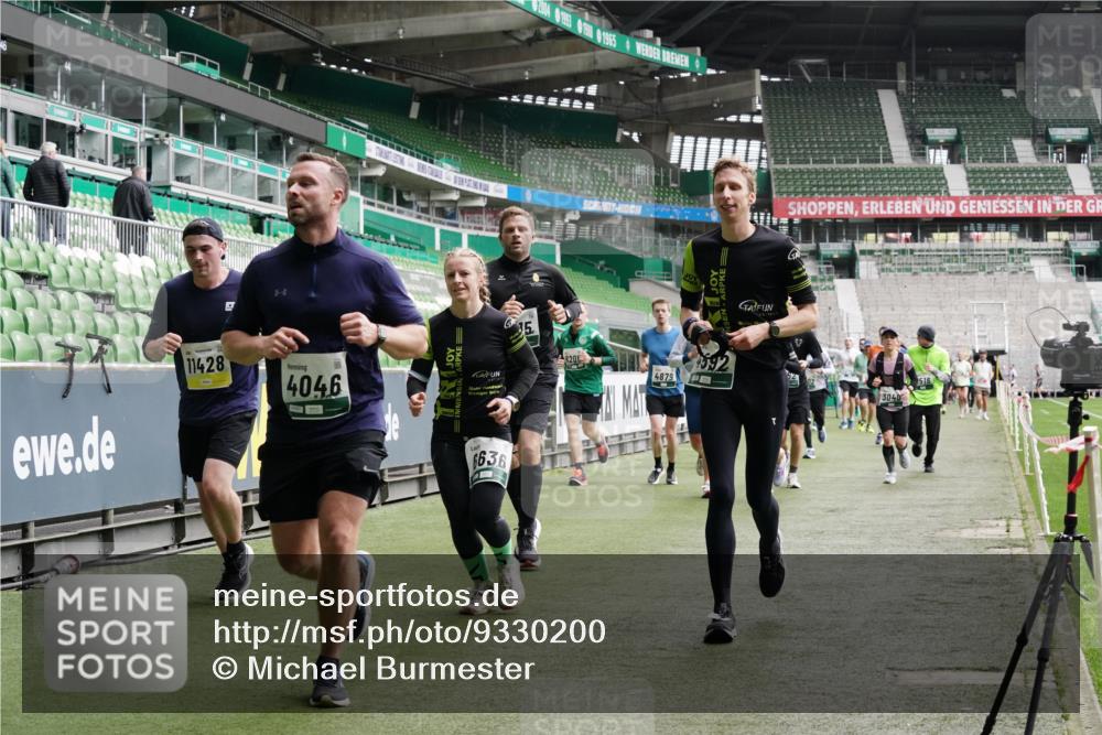 05.10.2025 - 20. swb-Marathon Bremen Michael Burmester http://msf.ph/oto/9330200 05.10.2025 13:00:11 Laufen im Stadion 47, 99, 226, 271, 283, 491, 498, 575, 627, 694, 860, 954, 978, 1017, 1116, 1471, 1525, 1548, 1606, 1806, 2007, 2504, 2518, 2609, 2745, 2782, 2866, 2915, 3040, 3086, 3087, 3104, 3160, 3169, 3177, 3230, 3237, 3293, 3549, 3592, 3605, 3783, 4034, 4035, 4046, 4181, 4202, 4220, 4380, 4536, 4592, 4661, 4824, 4879, 5493, 5610, 5627, 6126, 6208, 6389, 6439, 6536, 6636, 6674, 6704, 6762, 6881, 7295, 7307, 7421, 7537, 7598, 7679, 8258, 8372, 8699, 8981, 9072, 27, 807, 1043, 1516, 1598 meine-sportfotos.de