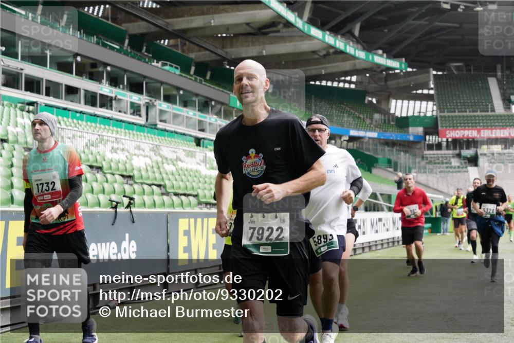 05.10.2025 - 20. swb-Marathon Bremen Michael Burmester http://msf.ph/oto/9330202 05.10.2025 13:02:10 Laufen im Stadion 97, 152, 428, 493, 546, 672, 729, 772, 843, 921, 979, 1030, 1256, 1348, 1361, 1452, 1732, 1744, 1759, 1856, 1899, 1924, 1933, 1996, 2096, 2102, 2143, 2245, 2272, 2306, 2555, 2565, 2774, 2796, 2910, 2912, 2918, 2991, 3053, 3206, 3208, 3217, 3525, 3526, 3662, 3663, 3673, 3861, 3926, 3930, 4017, 4018, 4086, 4129, 4364, 4409, 4444, 4464, 4477, 4481, 4564, 4688, 4705, 4817, 4847, 4882, 4947, 4980, 4985, 5309, 5557, 5570, 5580, 5652, 5731, 5893, 5934, 6157, 6328, 6382 meine-sportfotos.de