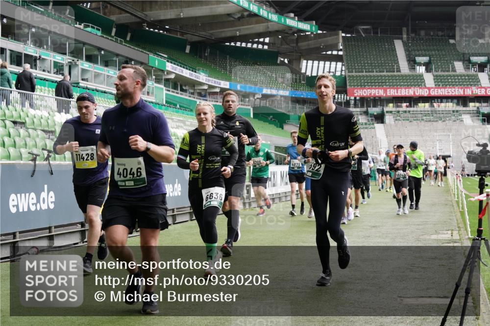 05.10.2025 - 20. swb-Marathon Bremen Michael Burmester http://msf.ph/oto/9330205 05.10.2025 13:00:11 Laufen im Stadion 47, 99, 226, 271, 283, 491, 498, 575, 627, 694, 860, 954, 978, 1017, 1116, 1471, 1525, 1548, 1606, 1806, 2007, 2504, 2518, 2609, 2745, 2782, 2866, 2915, 3040, 3086, 3087, 3104, 3160, 3169, 3177, 3230, 3237, 3293, 3549, 3592, 3605, 3783, 4034, 4035, 4046, 4181, 4202, 4220, 4380, 4536, 4592, 4661, 4824, 4879, 5493, 5610, 5627, 6126, 6208, 6389, 6439, 6536, 6636, 6674, 6704, 6762, 6881, 7295, 7307, 7421, 7537, 7598, 7679, 8258, 8372, 8699, 8981, 9072, 27, 807, 1043, 1516, 1598 meine-sportfotos.de